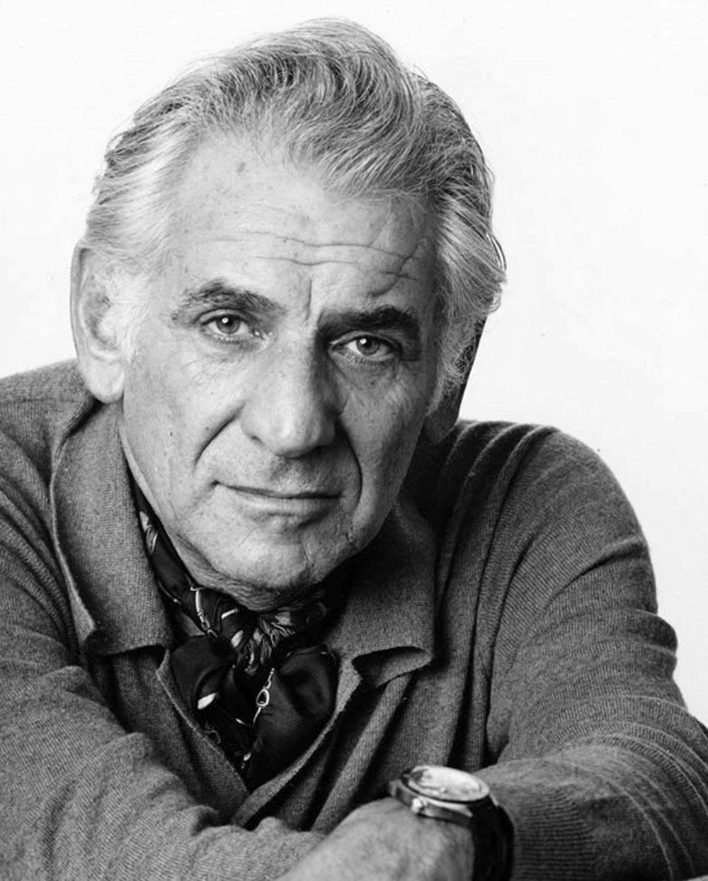 Le compositeur/conducteur Leonard Bernstein, signé par Jack Mitchell en vente 1