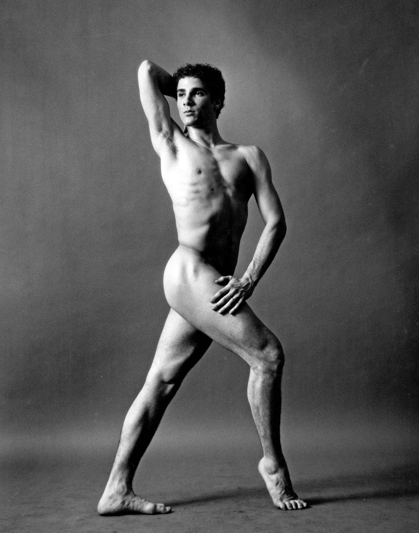 Danseuse et chorégraphe Louis Falco nue, signée par Jack Mitchell