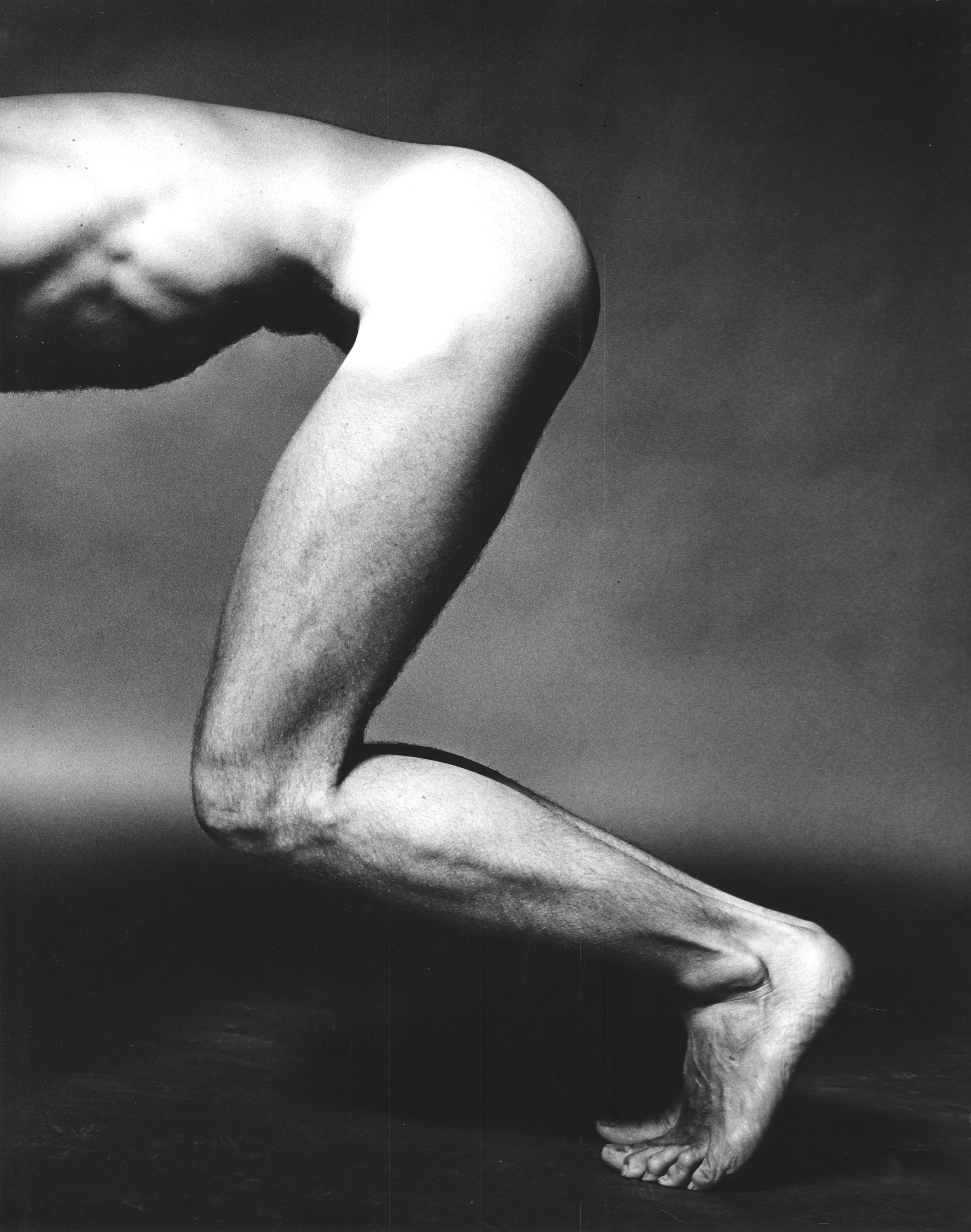 Ballerina, studio di nudo per la rivista "After Dark", 1971. Fotografia vintage da esposizione alla gelatina d'argento realizzata da Jack Mitchell. Firmato da Jack Mitchell sul retro.

Il fotografo americano Jack Mitchell (1925-2013) era famoso per