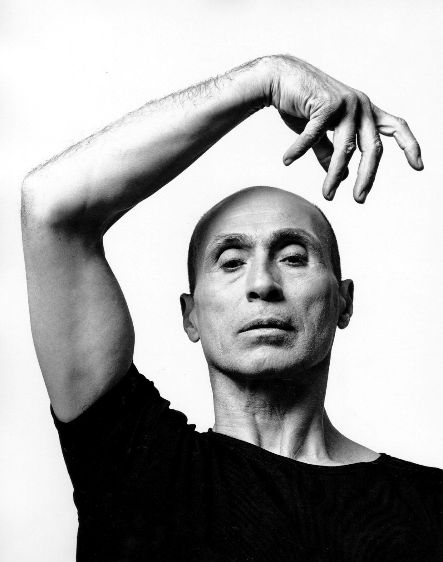 Black and White Photograph di Jack Mitchell - Il ballerino/coreografo e fondatore della compagnia di danza Jose Limon