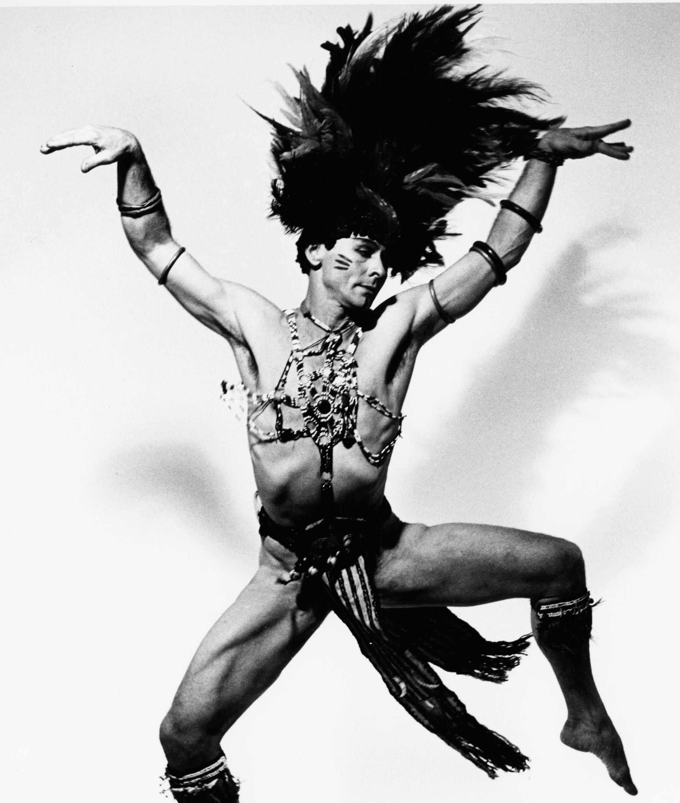 Bailarín/Coreógrafo Barton Mumaw interpretando 