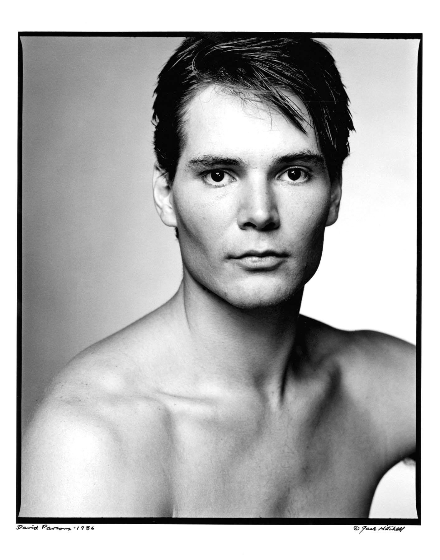  Portrait du danseur et chorégraphe David Parsons en studio, signé par Jack Mitchell