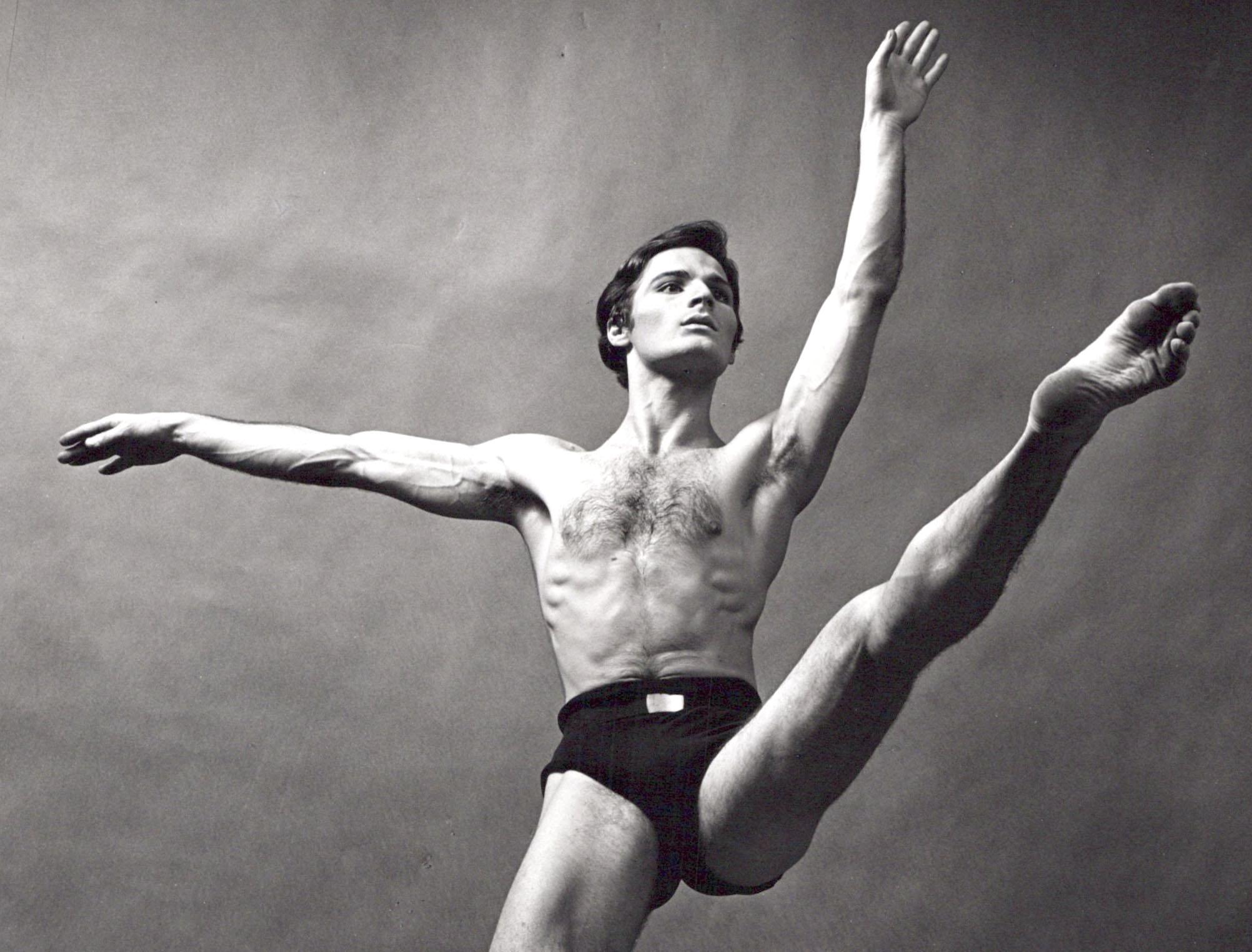 Dancer/Choreographin Lar Lubovitch – Photograph von Jack Mitchell