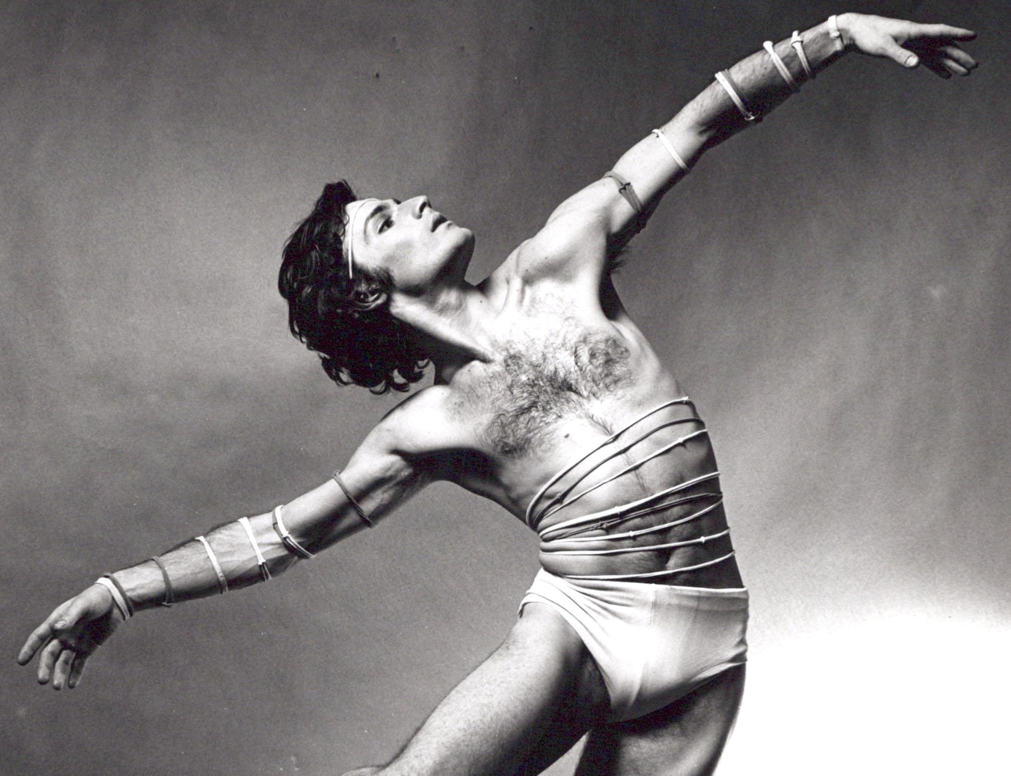 Dancer/Choreographin Lar Lubovitch – Photograph von Jack Mitchell