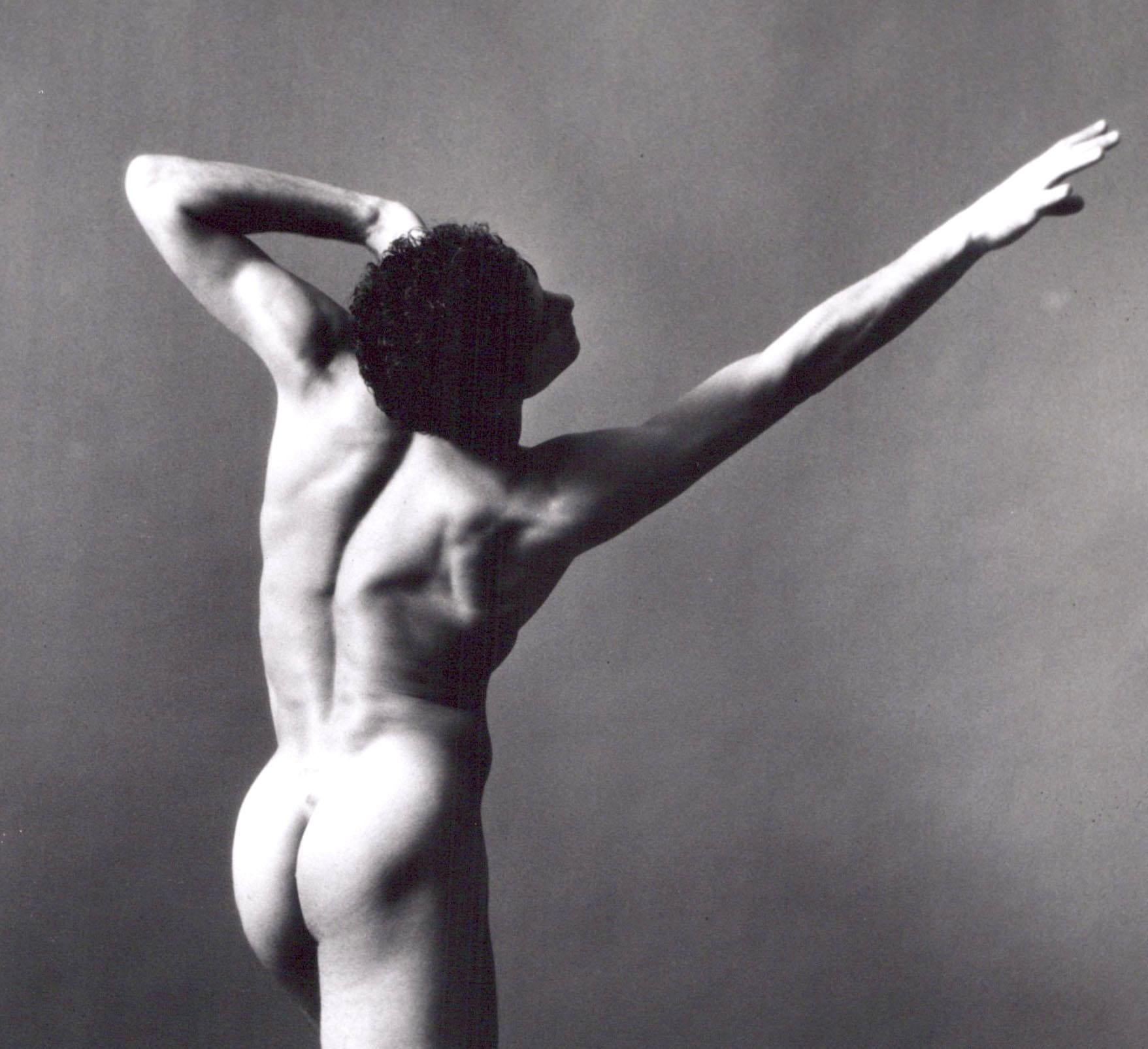 Dancer & Choreographer Louis Falco nude figure study - Photograph by Jack Mitchell