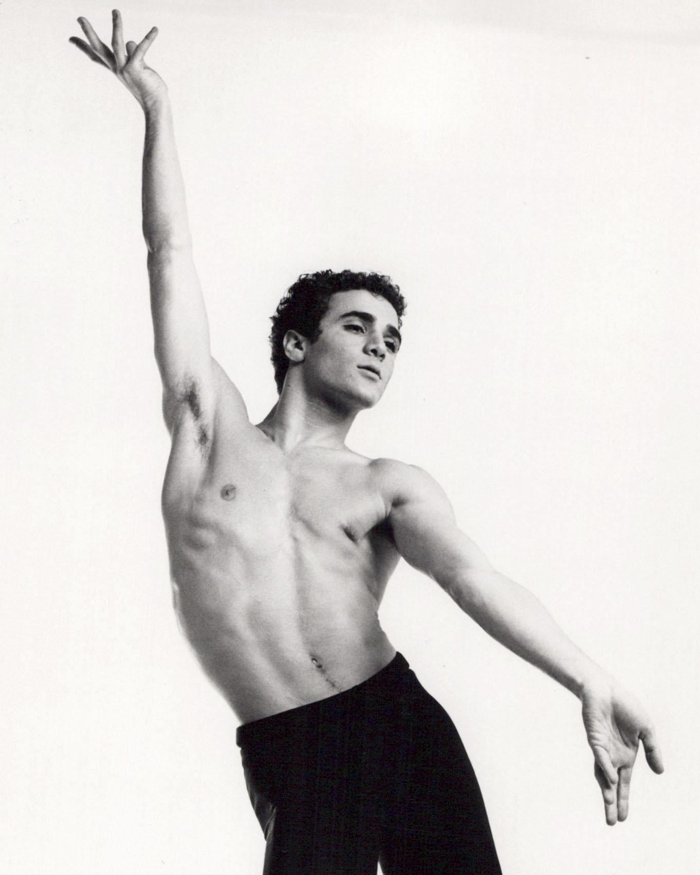 Dance Dancer & Choreographer Louis Falco performing – Photograph von Jack Mitchell