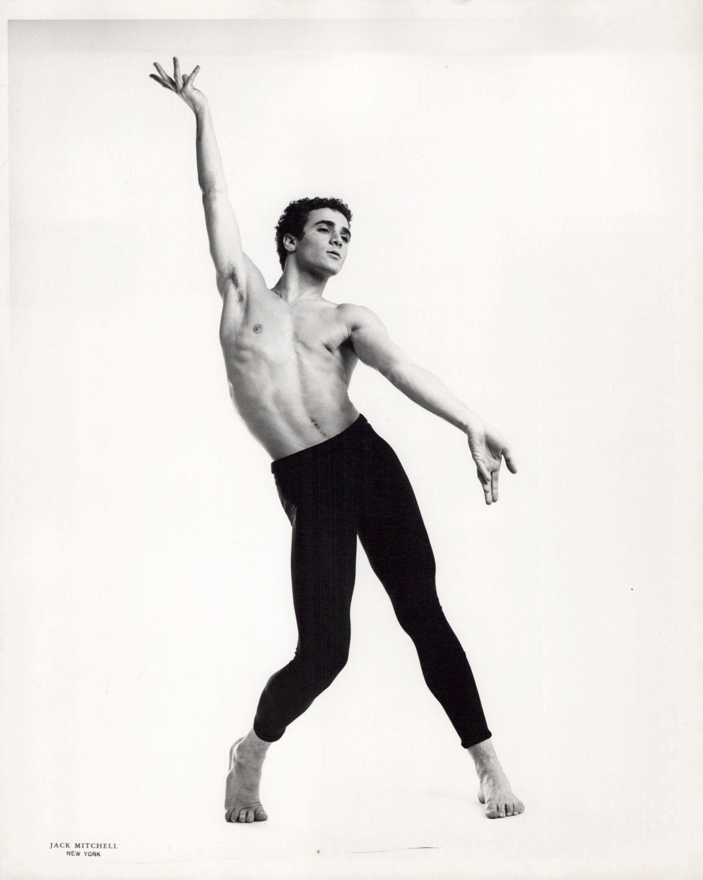 Jack Mitchell Black and White Photograph – Dance Dancer & Choreographer Louis Falco performing