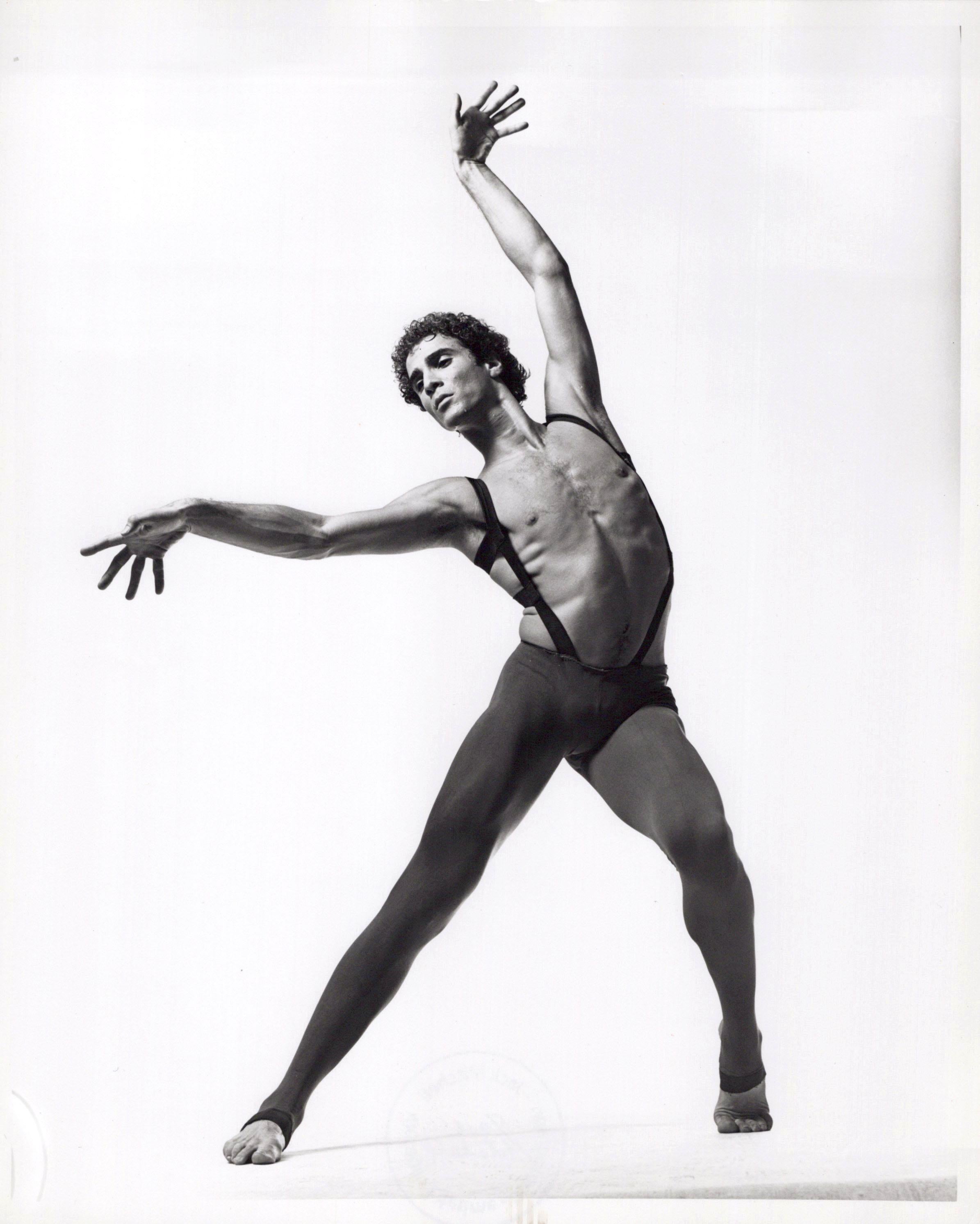 Black and White Photograph di Jack Mitchell - Ballerino e coreografo Louis Falco che si esibisce