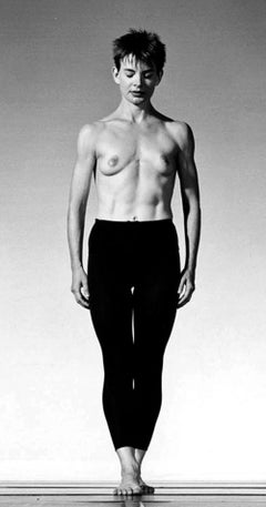 La ballerina/coreografa Molissa Fenley si esibisce in "State of Darkness" nuda