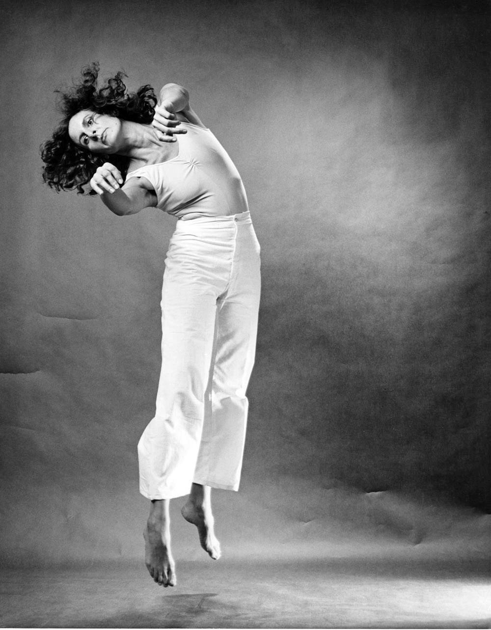 Jack Mitchell Black and White Photograph – Dancer/Choreographin Trisha Brown