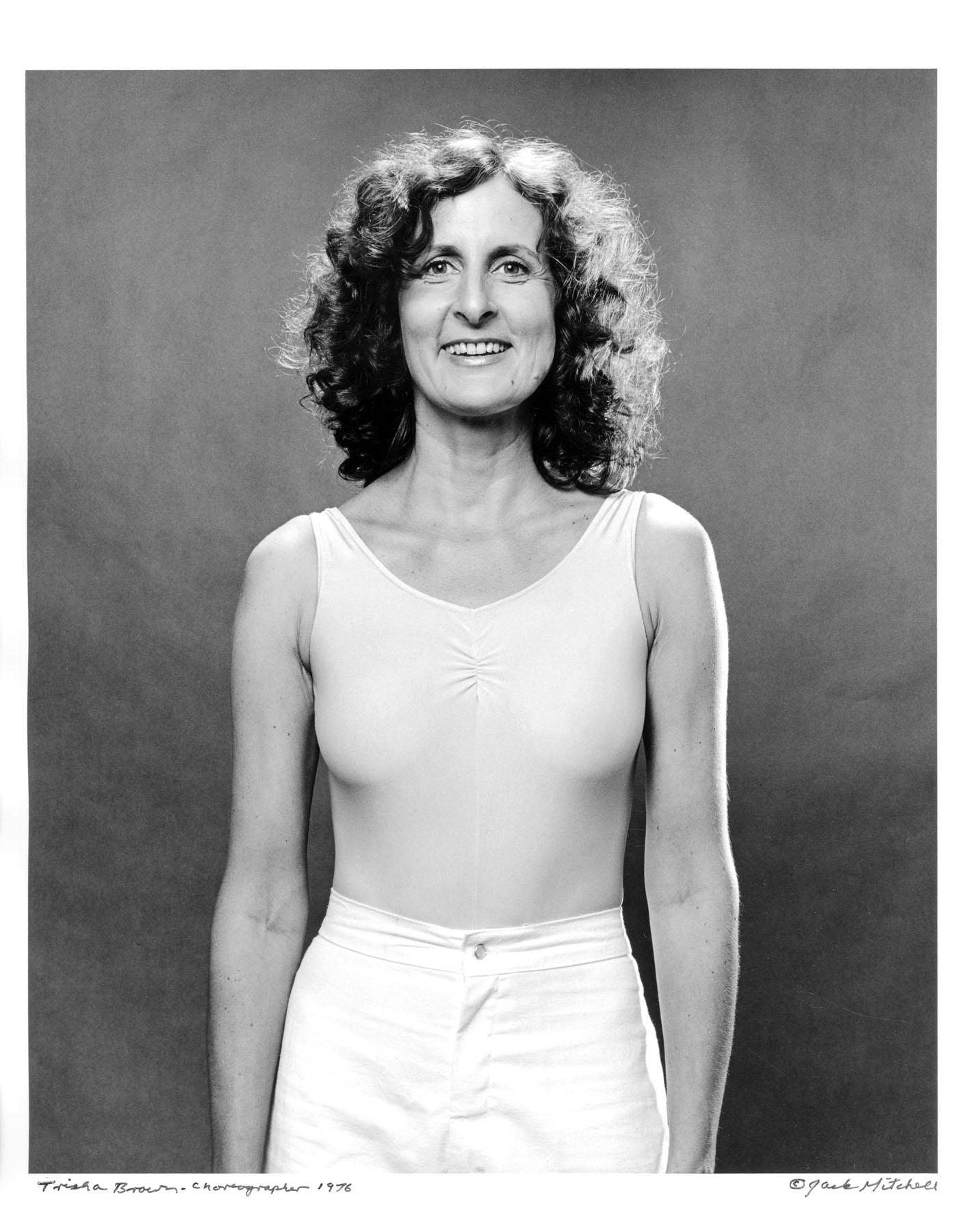 11 x 14" alte Silbergelatinefotografie der Tänzerin/Choreografin Trisha Brown aus dem Jahr 1976, signiert von Jack Mitchell auf der Vorderseite des Abzugs. Kommt direkt aus dem Jack Mitchell Archiv mit einem Echtheitszertifikat. 

Jack Mitchells