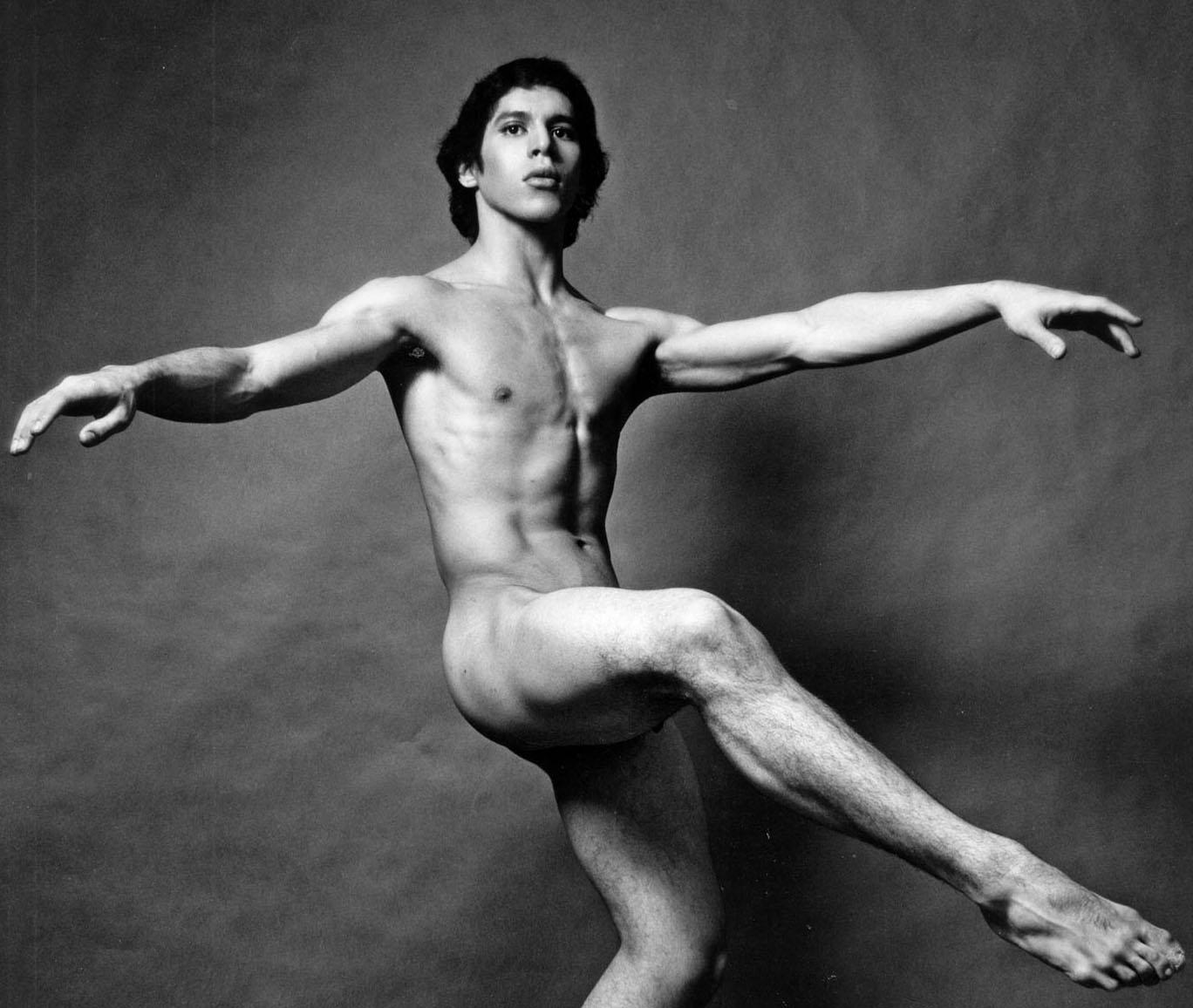 Dancer Christopher Aponte, nackt, signiert von Jack Mitchell im Angebot 1