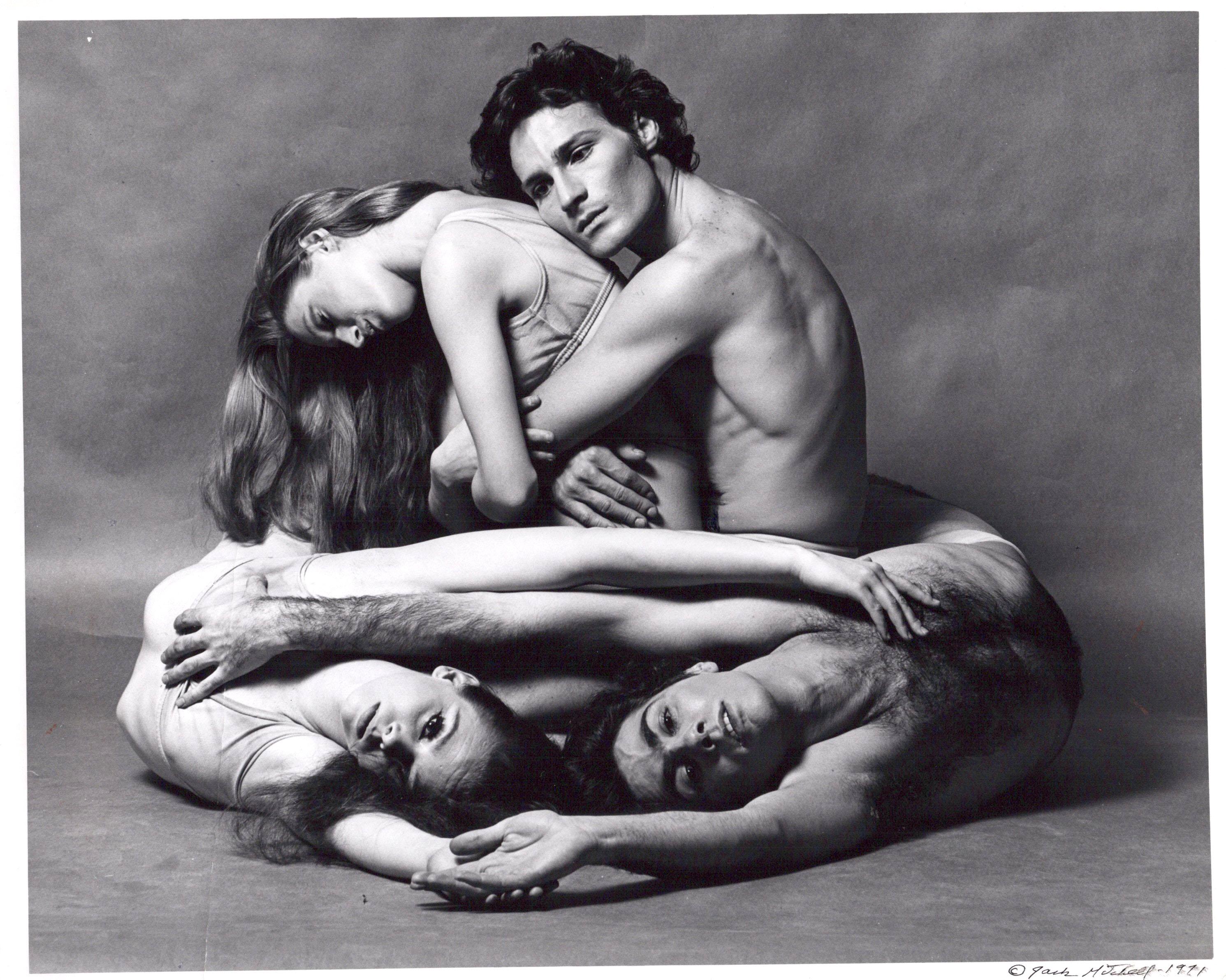 Jack Mitchell Black and White Photograph – Dance-Tänzer Lar Lubovitch, Jeanne Solan, Sally Trammell und Ernest Pagnano spielen