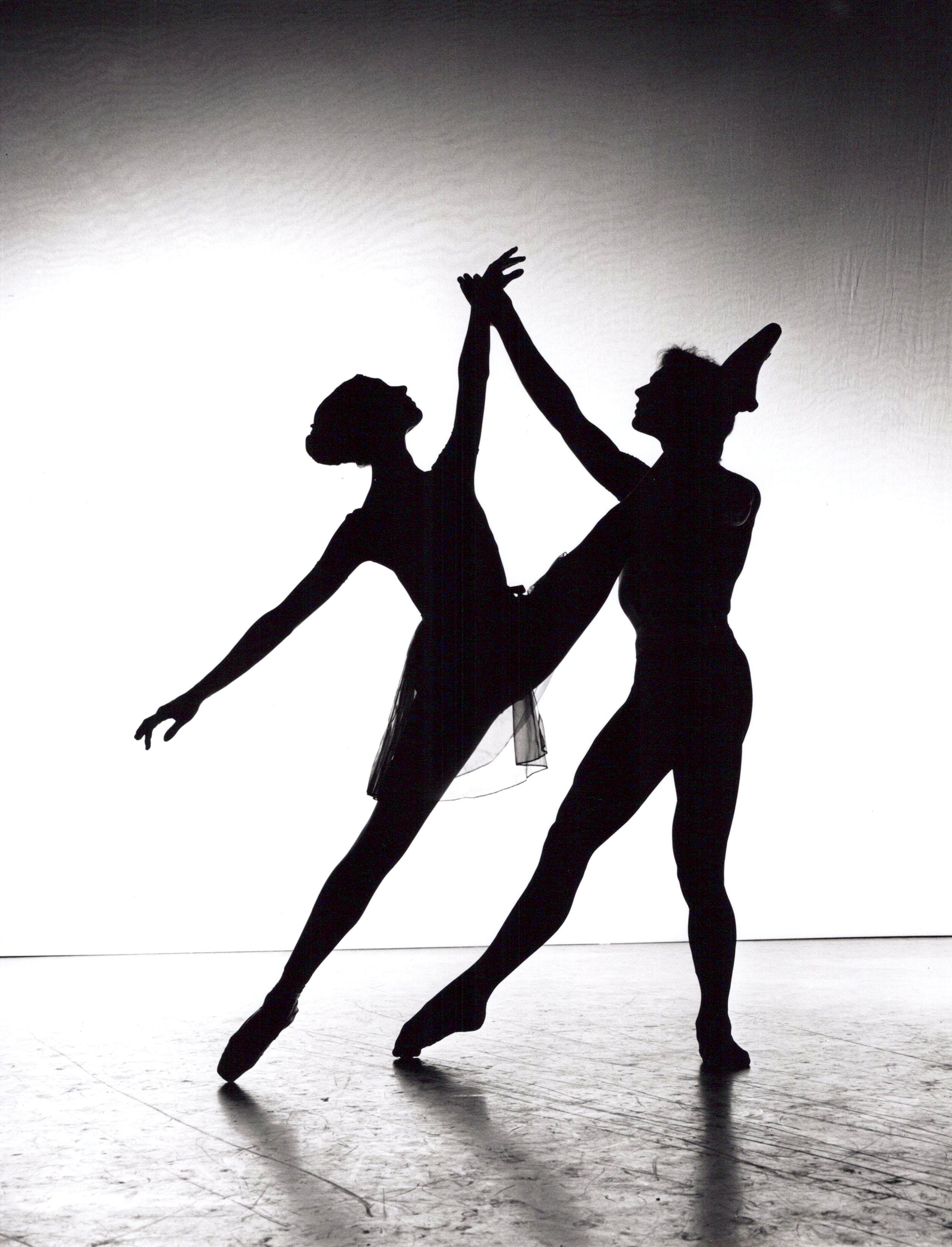 silbergelatine-Fotografie im Format 8 x 10", Tänzer-Silhouette, 1971. Es ist auf der Rückseite des Drucks mit Bleistift von Jack Mitchell signiert. Dabei handelt es sich um einen Druck, der von einer Zeitung oder Zeitschrift veröffentlicht wurde,