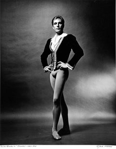 Le danseur/chorégraphe danois Erik Bruhn dansant « Girl »,  Signé par Jack Mitchell