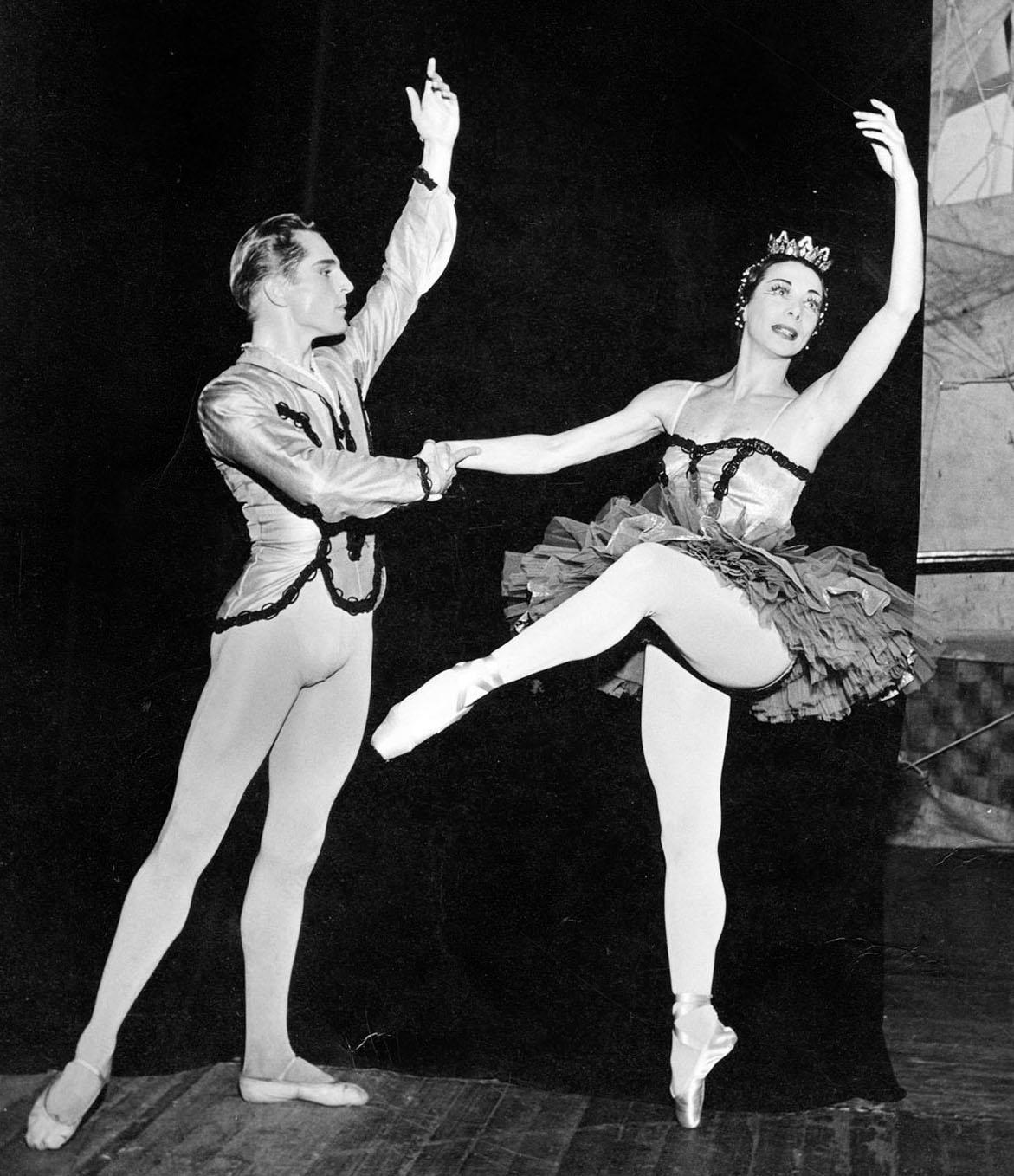 Erik Bruhn et Nora Kaye dans « Paquita » du Théâtre de ballet américain - Photograph de Jack Mitchell