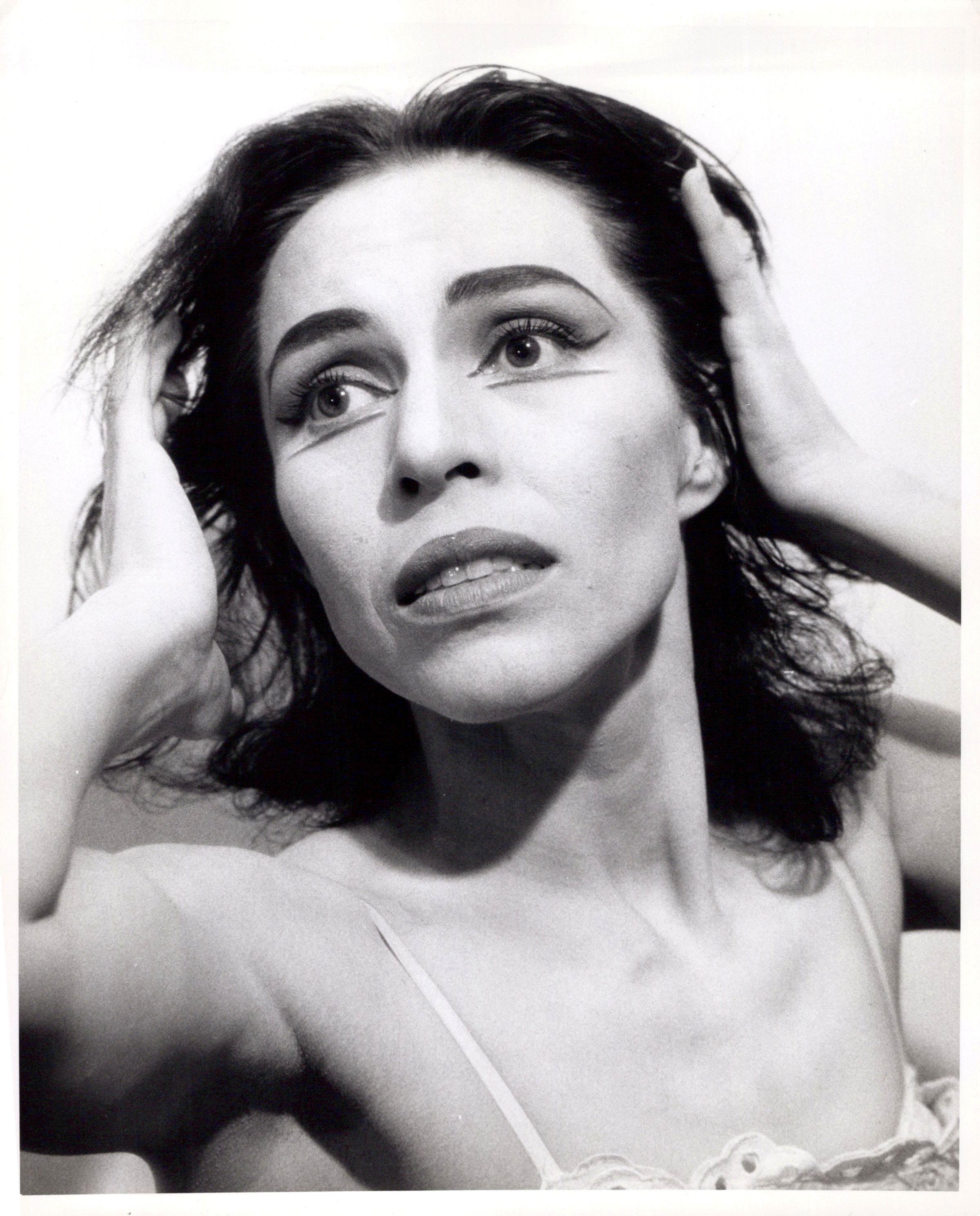 Jack Mitchell Black and White Photograph – Berühmte amerikanische Ballerina Maria Tallchief in „Miss Julie“