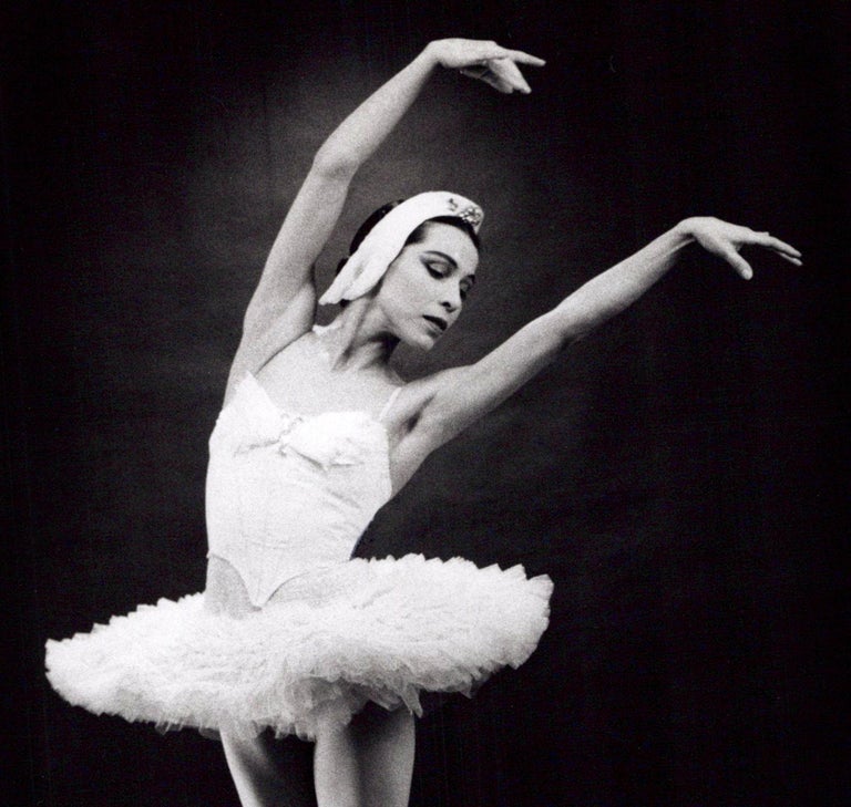 komplet Express Fjendtlig Jack Mitchell - Famed Native American Ballerina Maria Tallchief performing  'Swan Lake' For Sale at 1stDibs