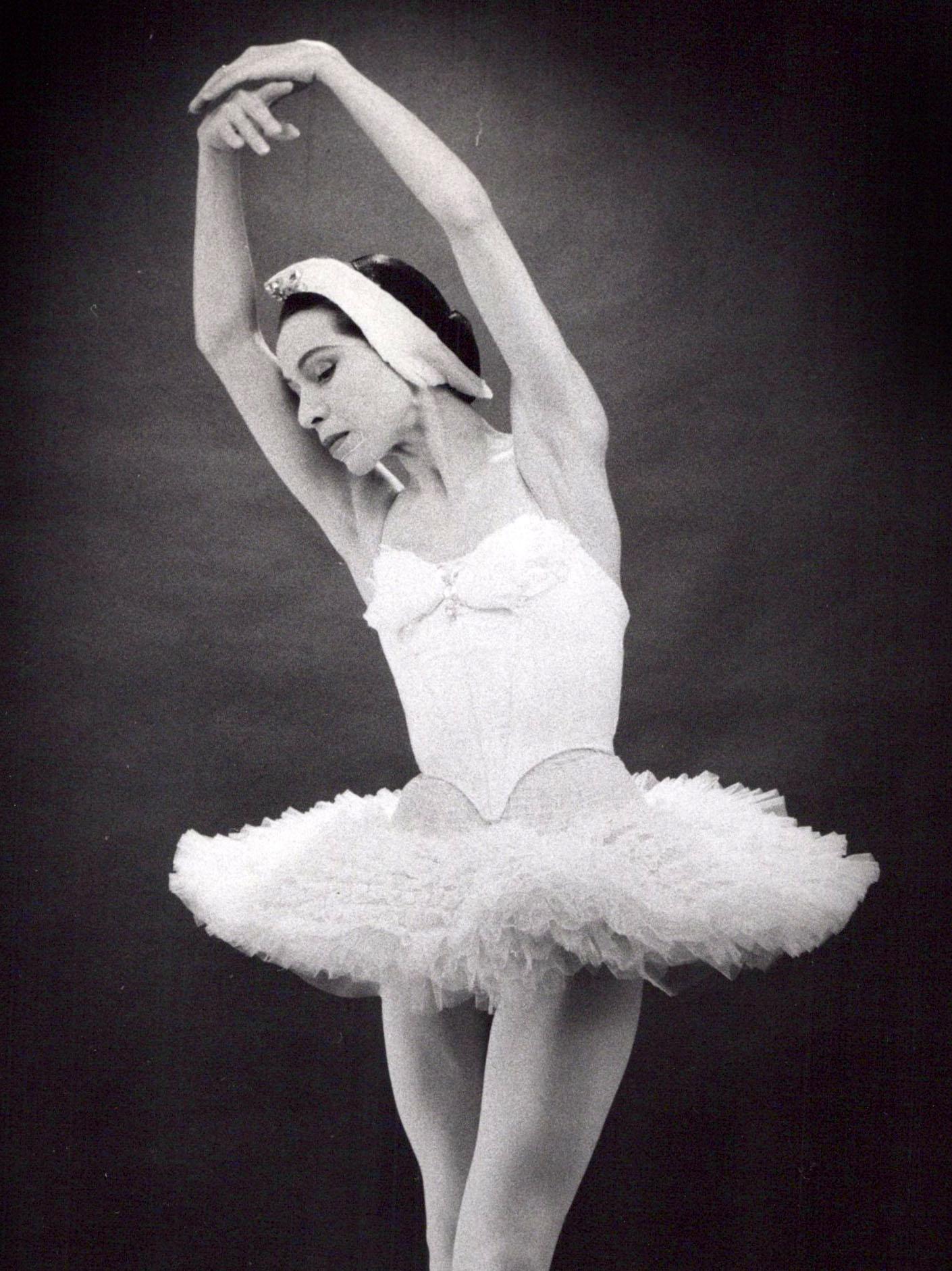 Famed Native American Ballerina Maria Tallchief performing 'Swan Lake' – Photograph von Jack Mitchell