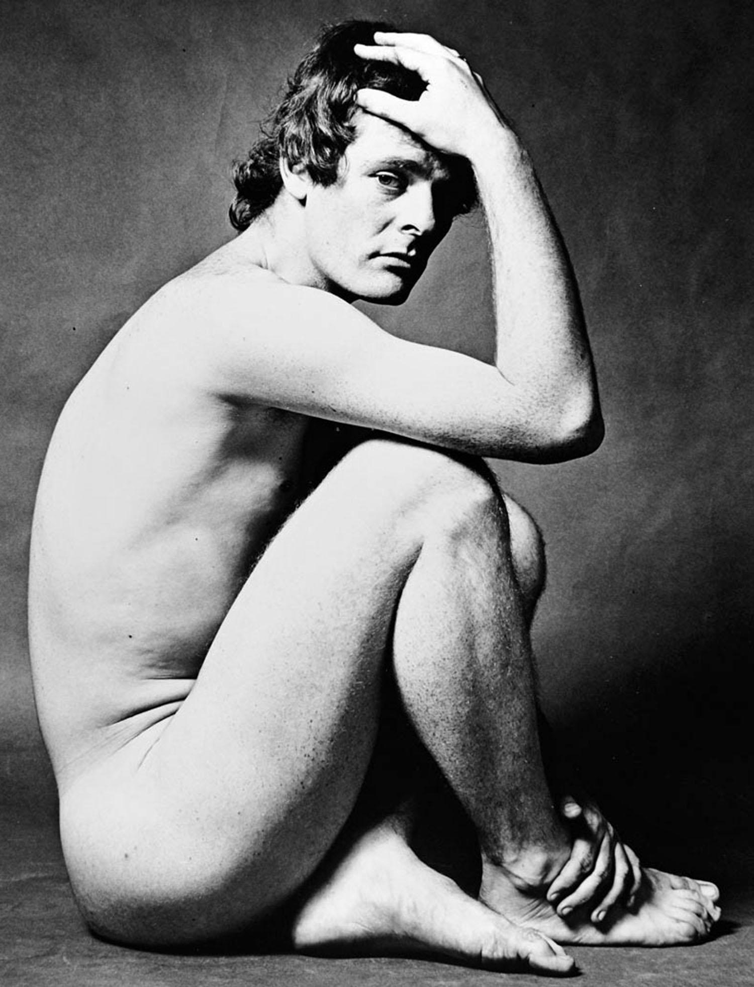  Andy Warhol Films director Paul Morrissey photographed nude for Vanity Fair - Photograph by Jack Mitchell