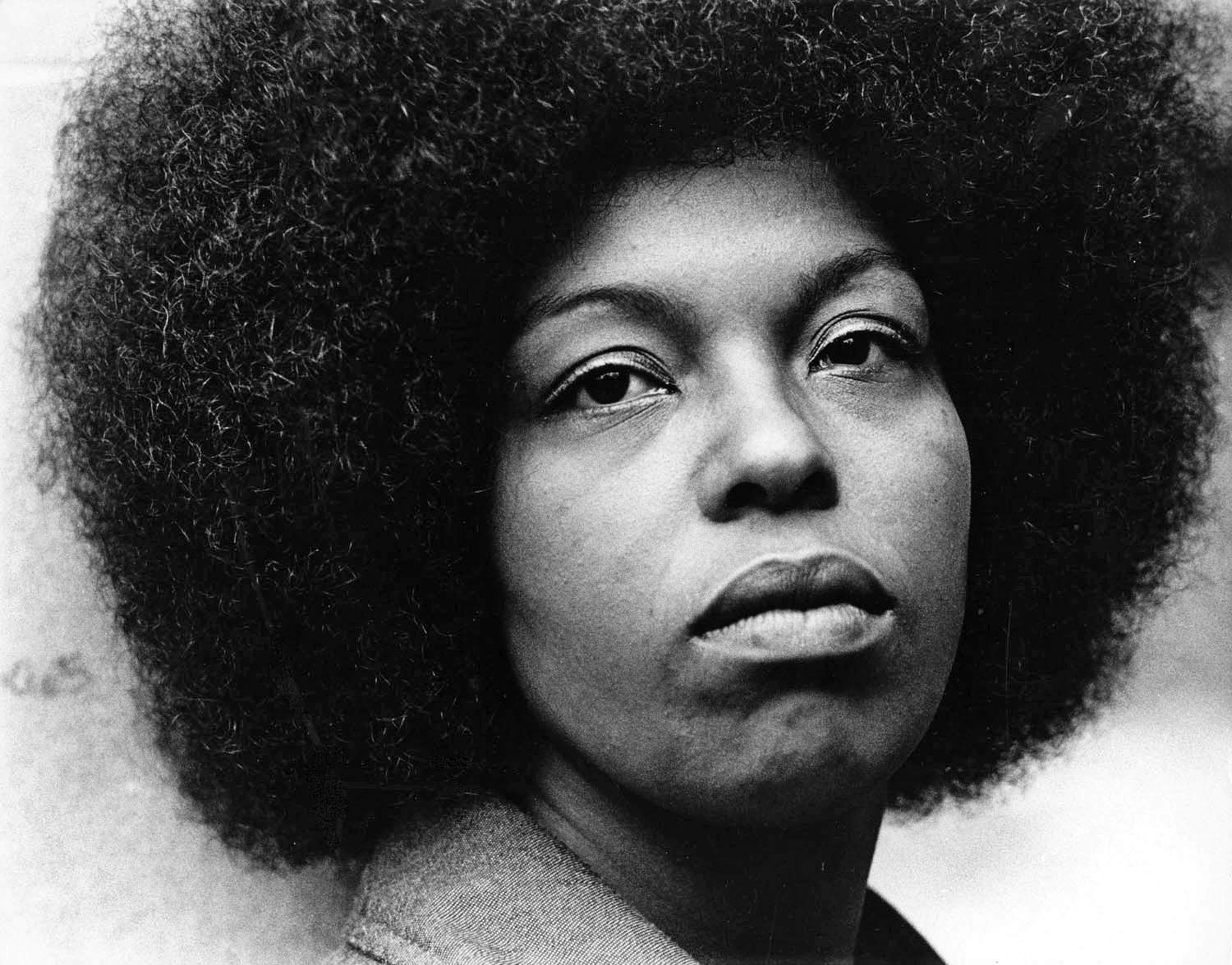 Jack Mitchell Black and White Photograph - Grammy Award-winning Singer Songwriter Roberta Flack