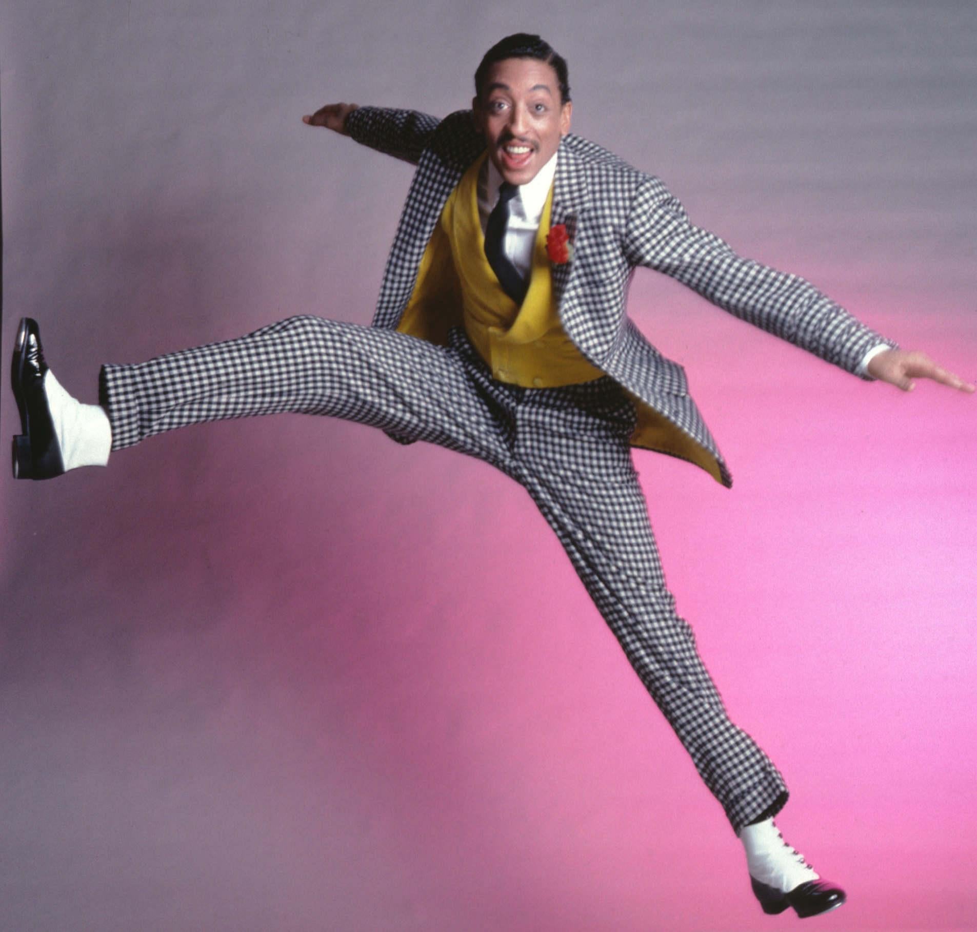 Gregory Hines dans « Sophisticated Ladies », photographie d'exposition en couleur 43,18 x 55,9 cm - Photograph de Jack Mitchell