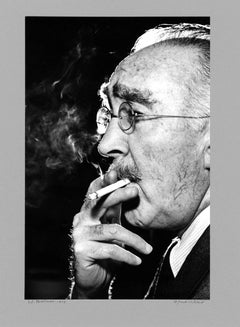 Humorista, autor y guionista S.J. Perelman, firmado por Jack Mitchell