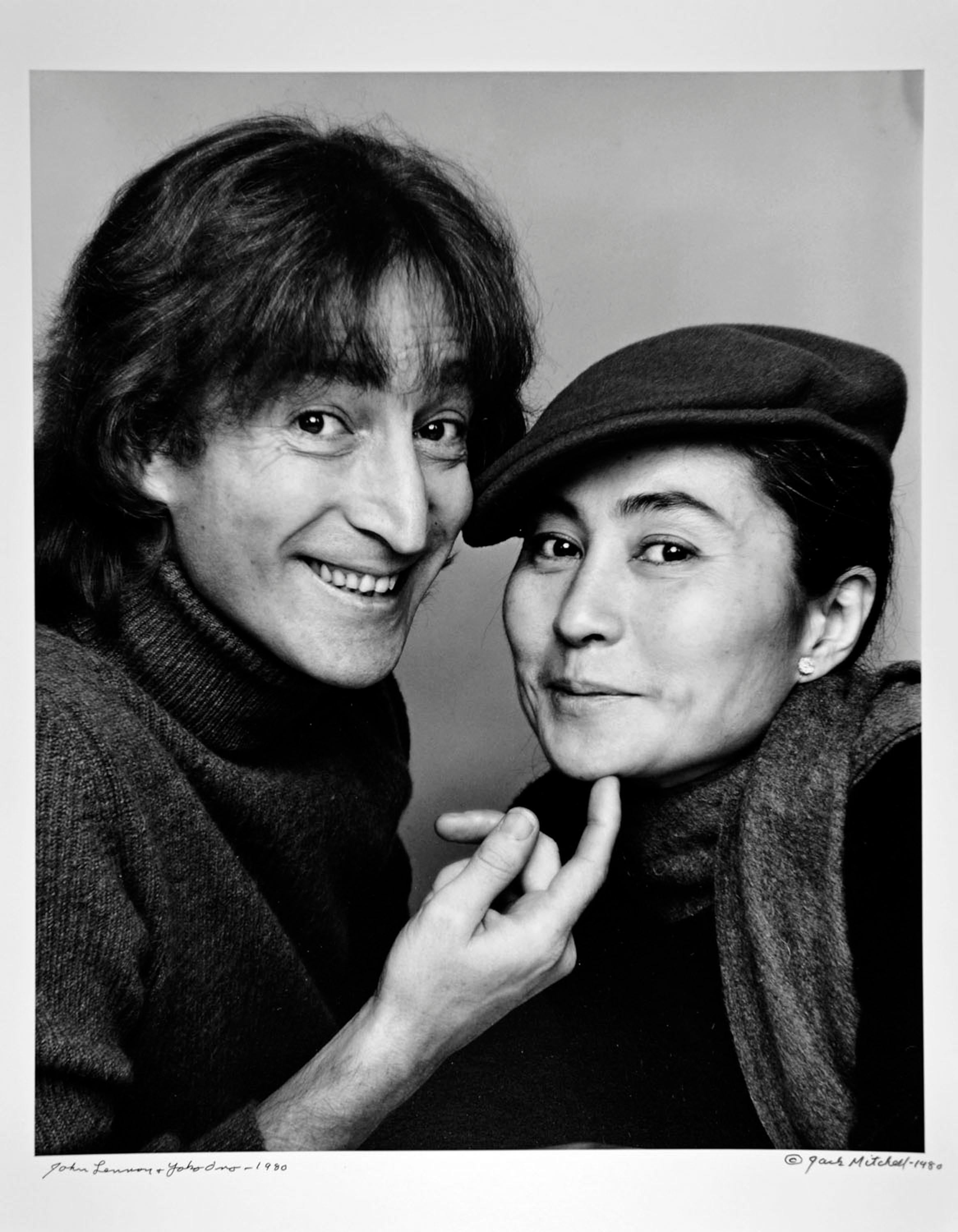 John Lennon et Yoko Ono photographiés le 2 novembre, signés
