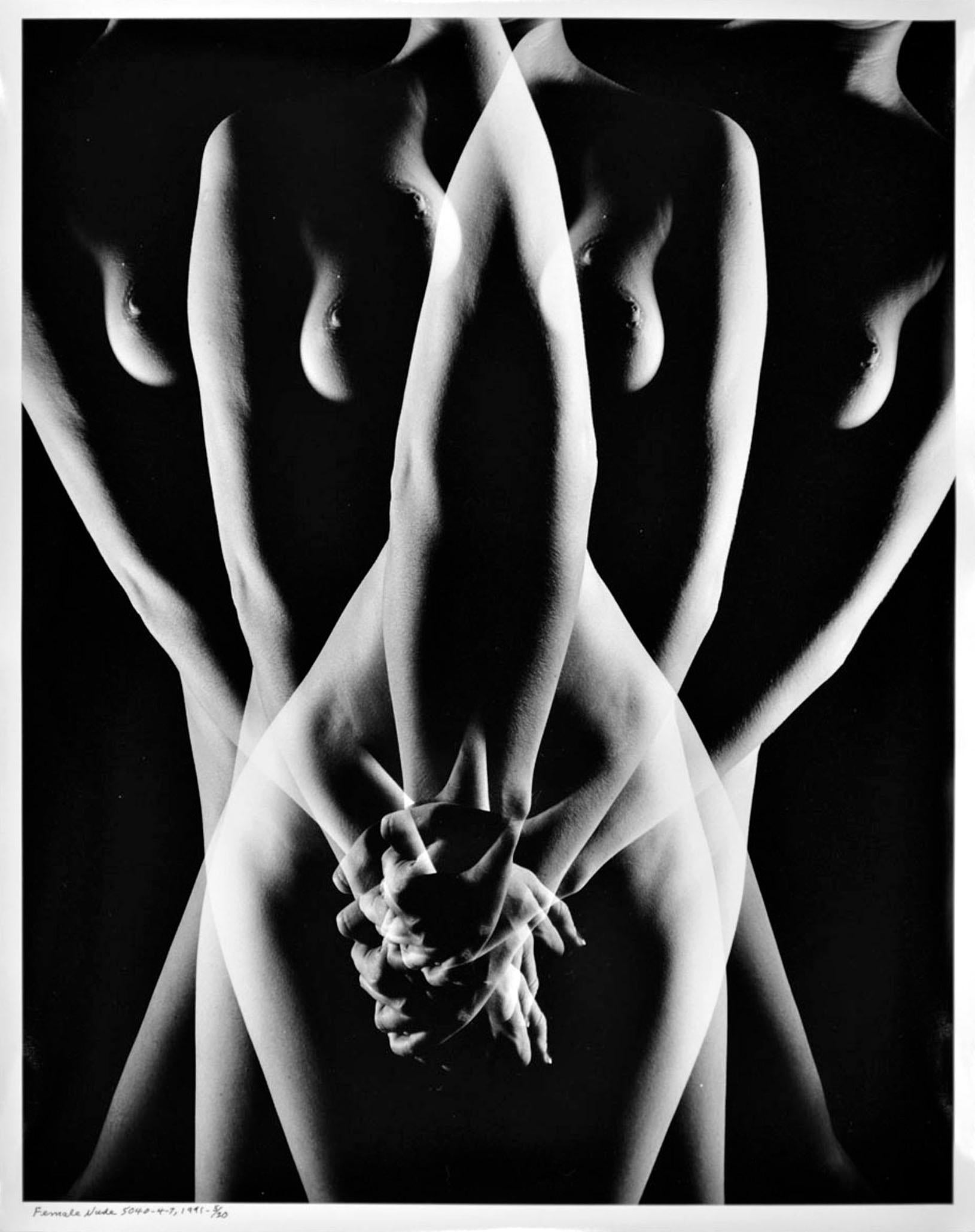 Fotografia vintage alla gelatina d'argento 16 x 20", nudo femminile a esposizione multipla. Titolato, numerato, datato e firmato da Jack Mitchell sul recto. Proviene direttamente dagli archivi Jack Mitchell con un certificato di