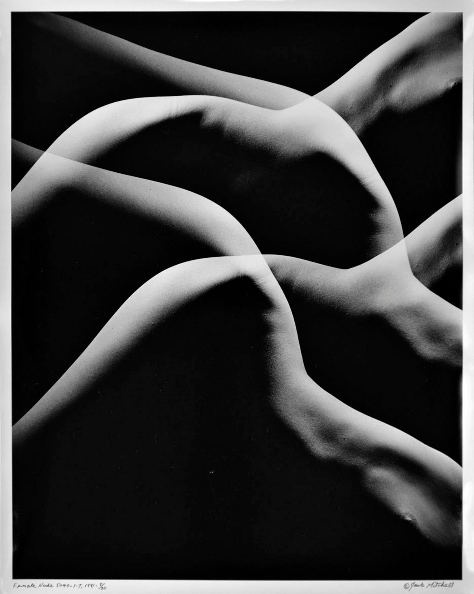 photographie à la gélatine d'argent vintage de 16 x 20", exposition multiple d'une femme nue. Titré, numéroté, daté et signé par Jack Mitchell au recto. Vient directement des archives de Jack Mitchell avec un certificat d'authenticité.

Déclaration