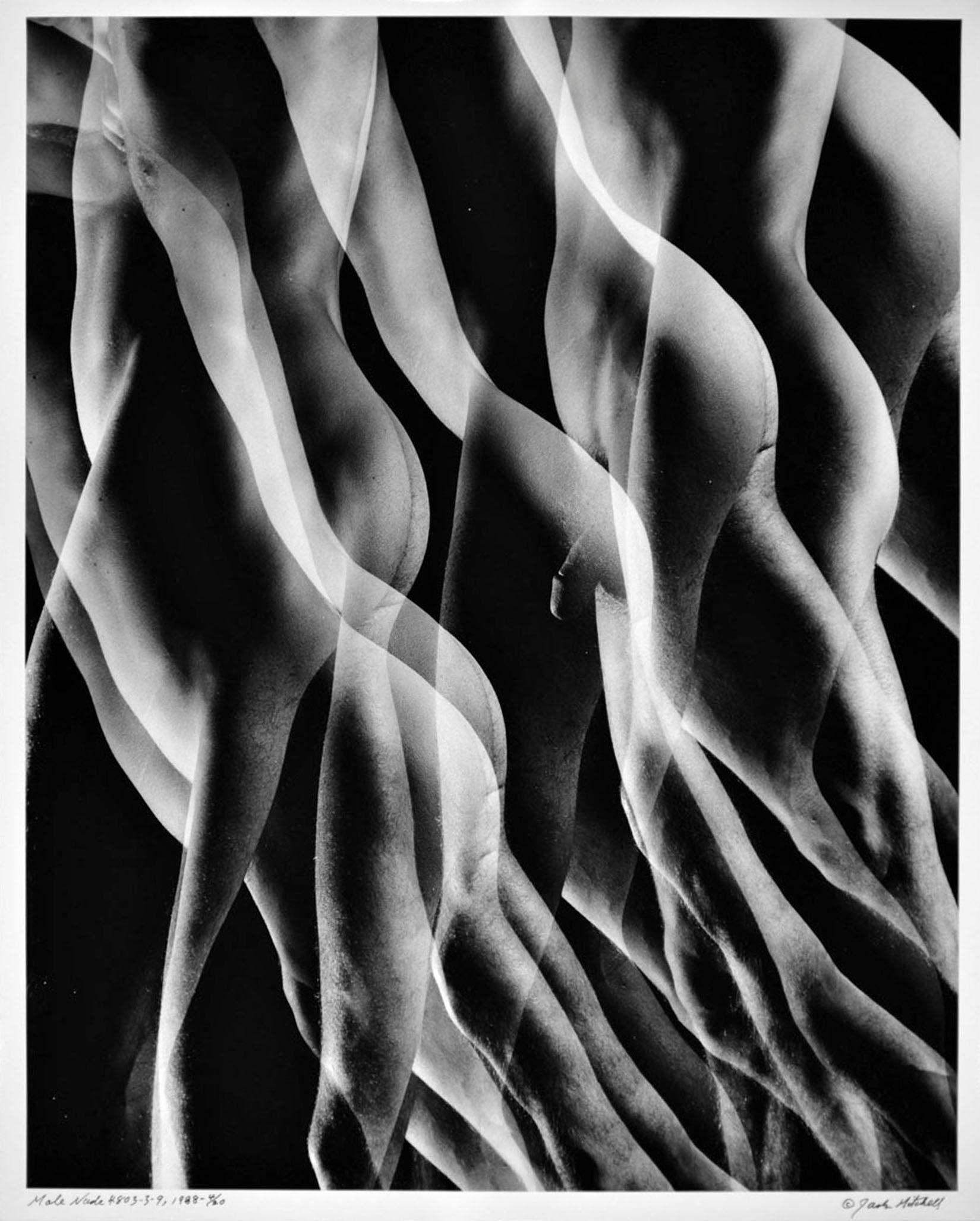 Fotografia vintage alla gelatina d'argento 16 x 20", nudo maschile a esposizione multipla. Titolato, numerato, datato e firmato da Jack Mitchell sul recto. Proviene direttamente dagli archivi Jack Mitchell con un certificato di