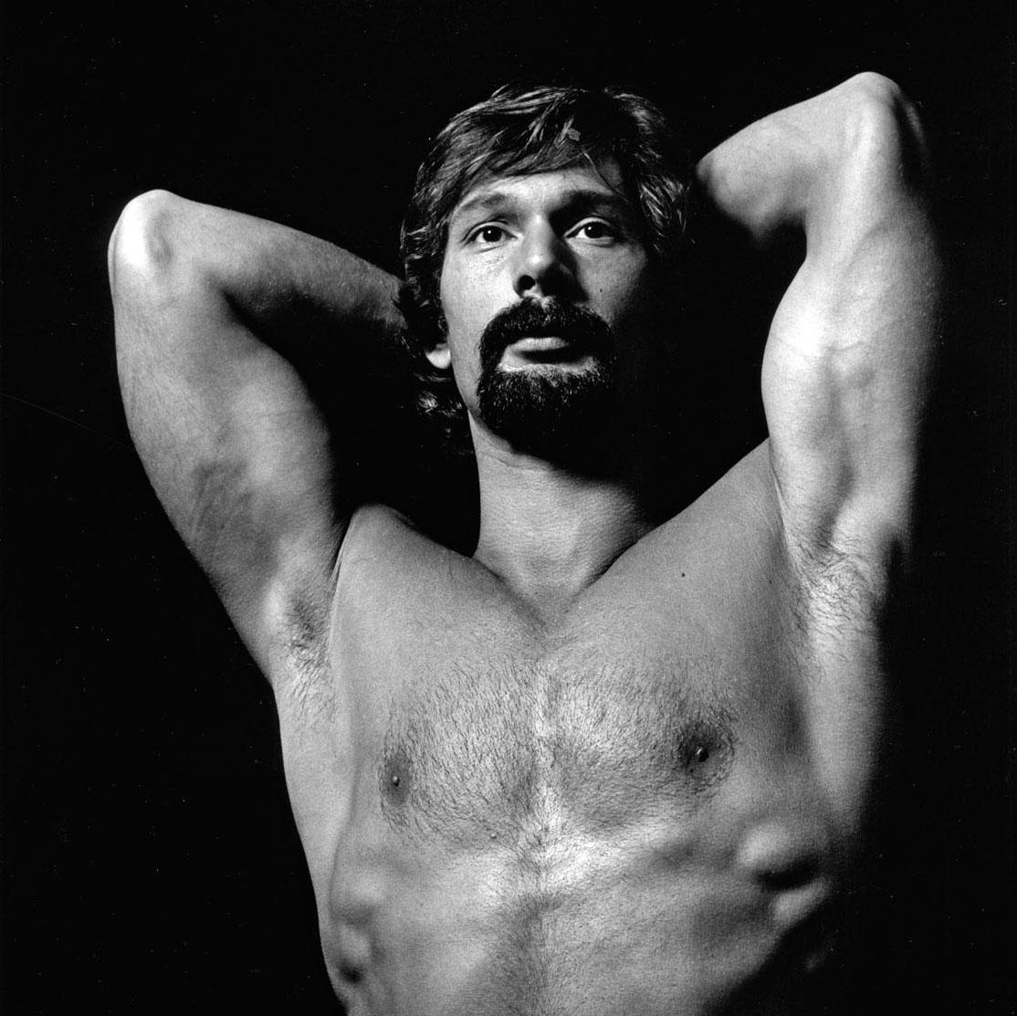 Male Model „Brahm“, fotografiert für After Dark, signiert von Jack Mitchell im Angebot 1