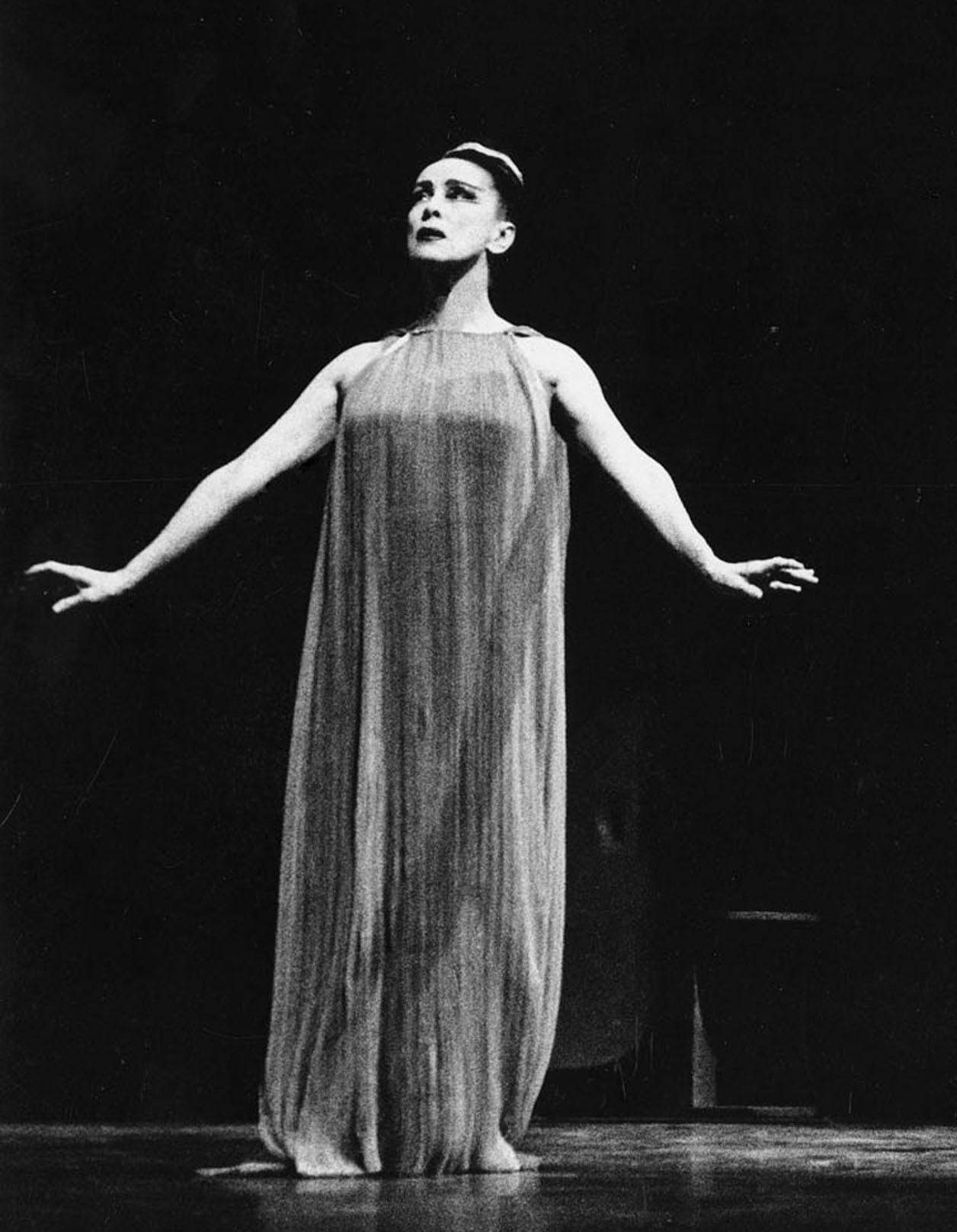 Martha Graham, Bertram Ross, performing 