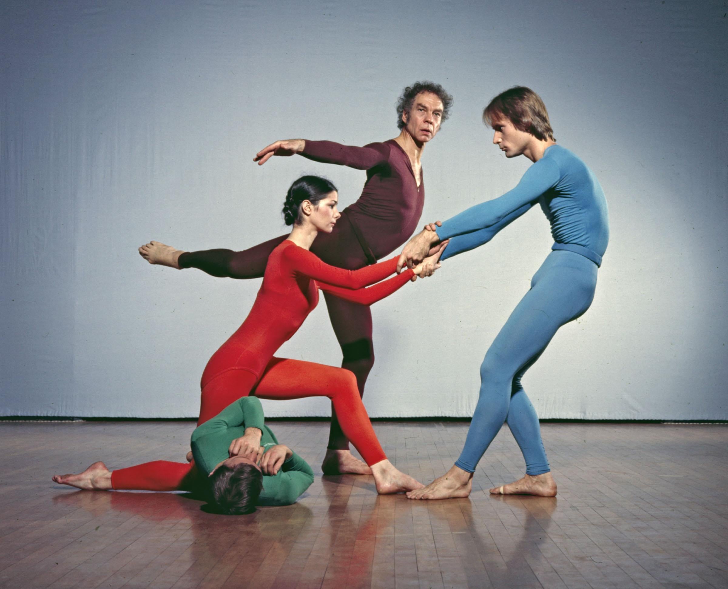 Color Photograph Jack Mitchell - Répertoire de la société de danse Merce Cunningham, couleur 17 x 22"  Photographie d'exposition