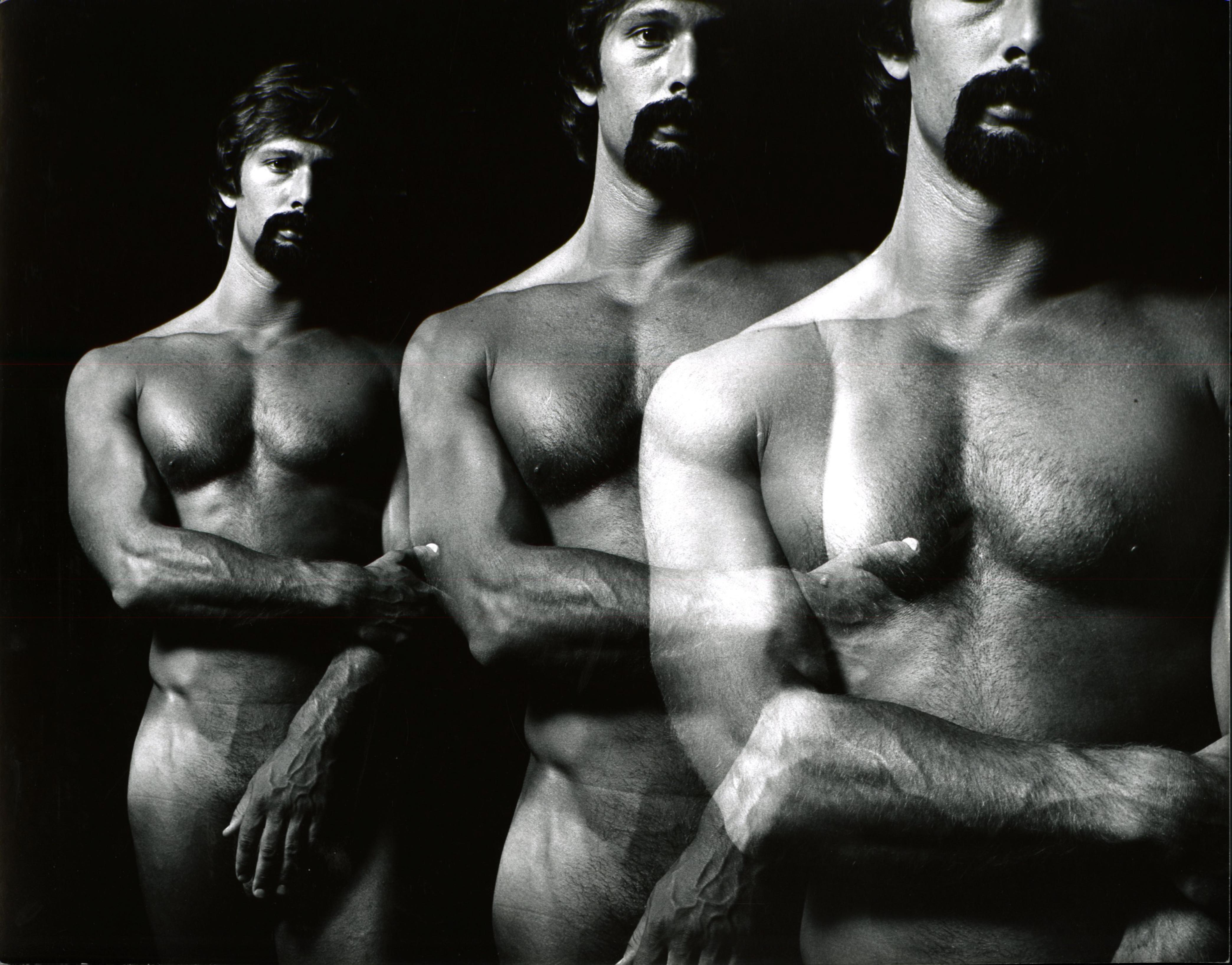 Jack Mitchell Black and White Photograph – Mehrfachbelichtungs-Aktporträtstudie des männlichen Modells Brahm