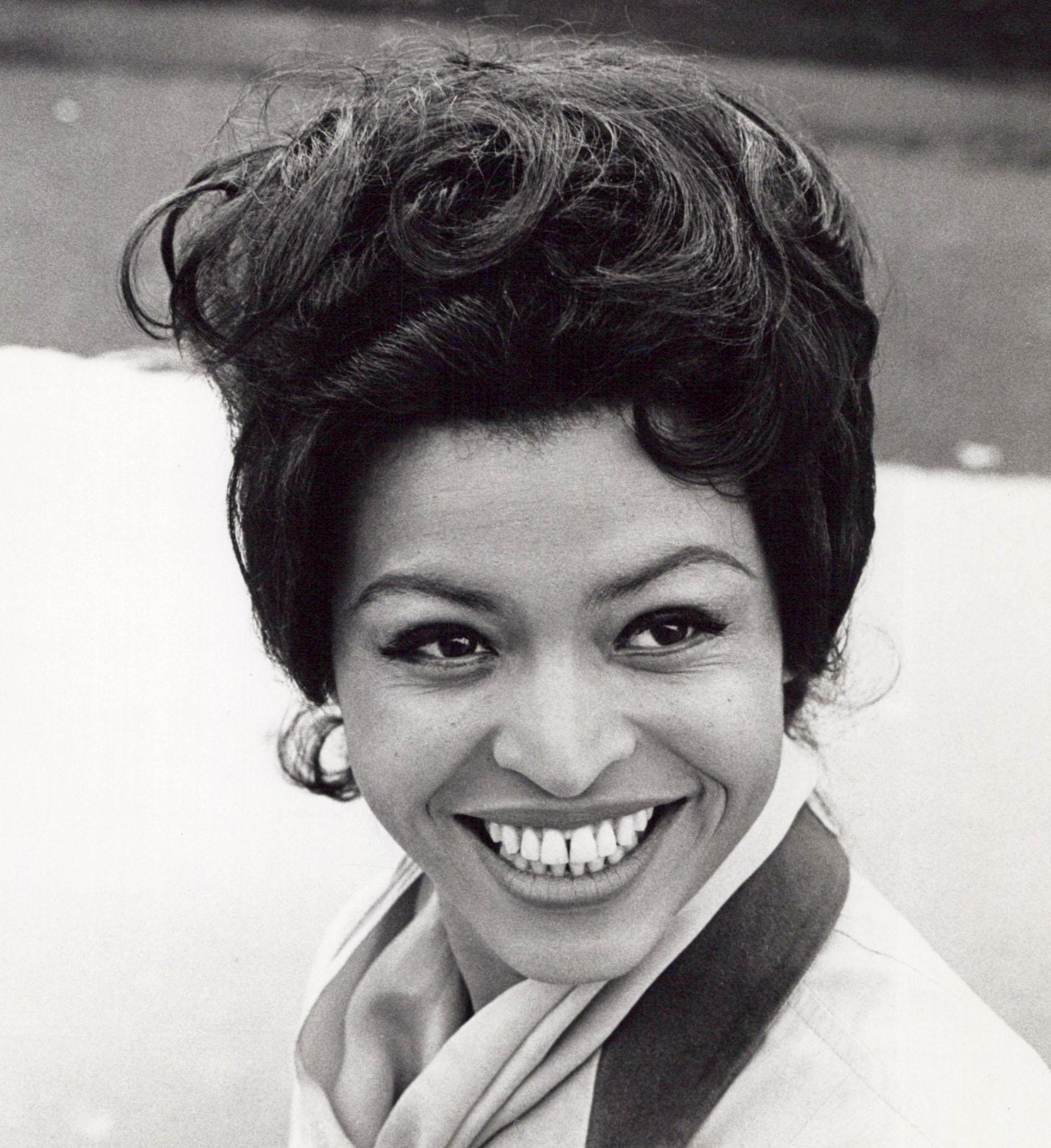 Obie-preisgekrönte Broadway-Stipendiatin Gloria Foster, fotografiert in New York City – Photograph von Jack Mitchell