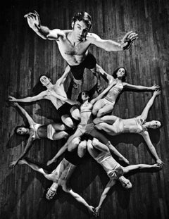 Paul Taylor et ses danseurs dansant « Private Domain » signé par Jack Mitchell