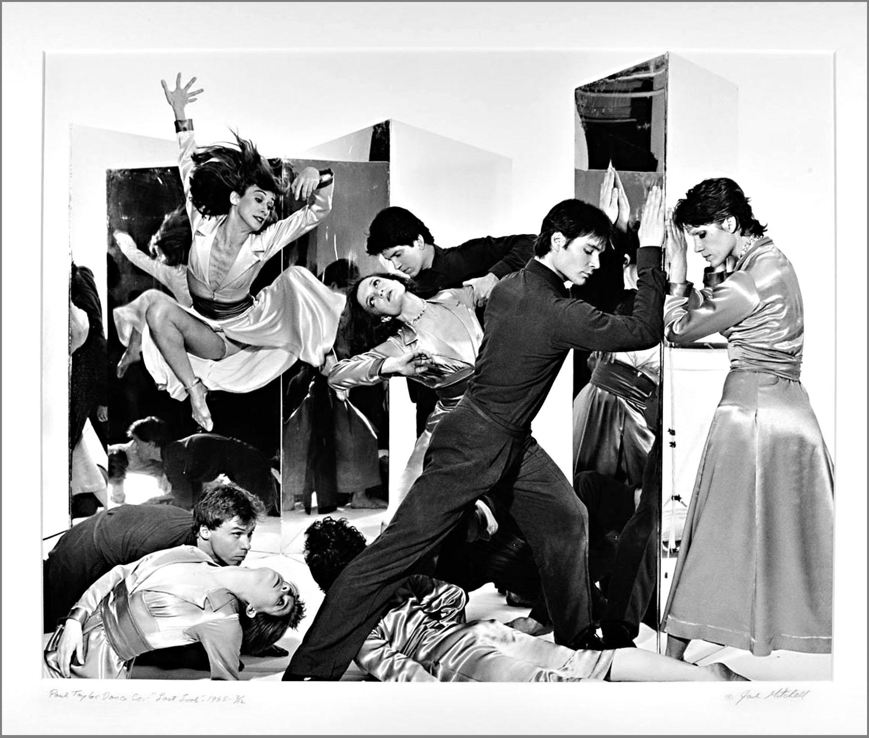 Jack Mitchell Black and White Photograph – Paul Taylor Dance Company auf der Bühne „Last Look“, signierter Ausstellungsdruck