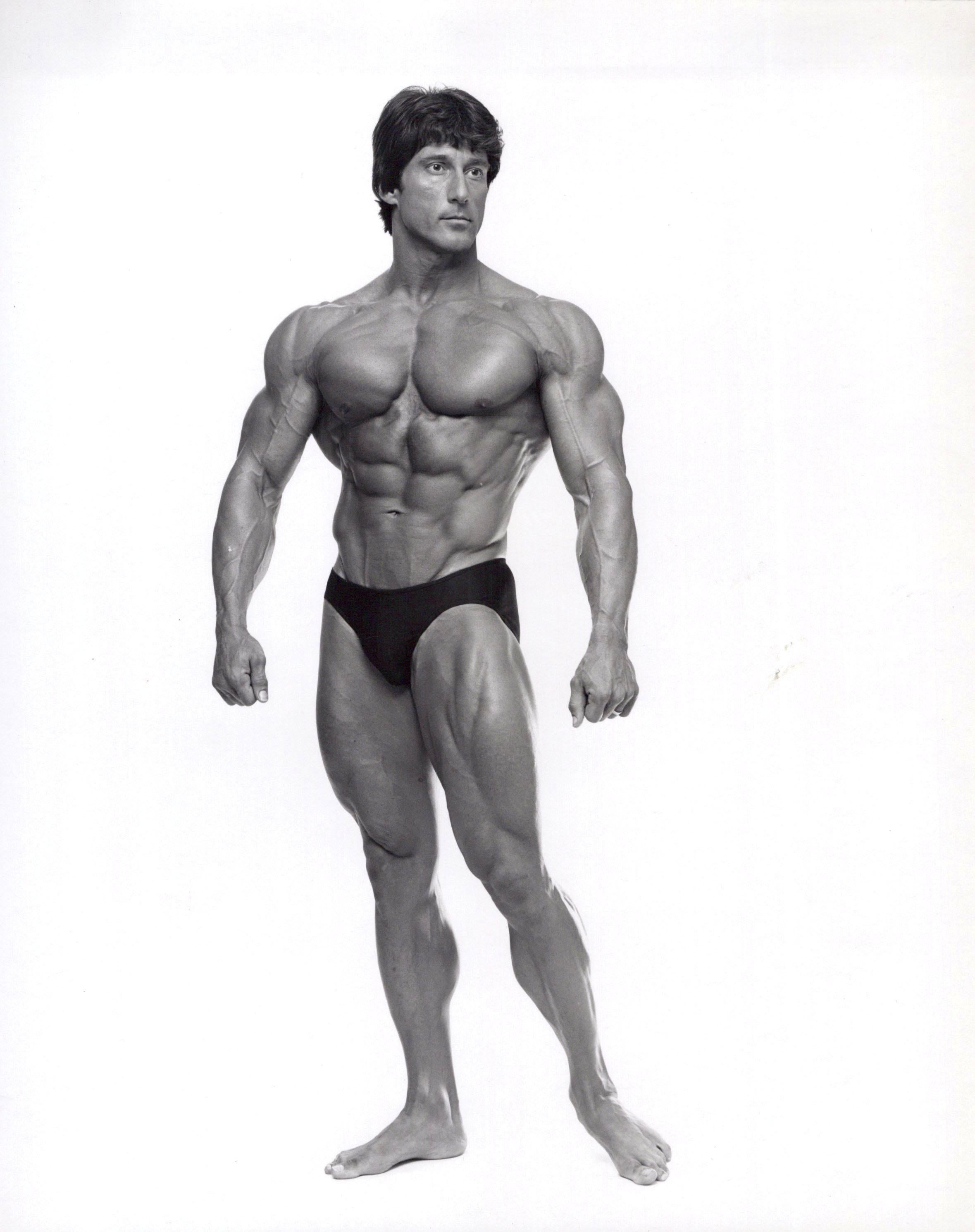 Jack Mitchell Black and White Photograph – Professioneller Bodybuilder und dreimaliger Olympia-Sieger Frank Zane