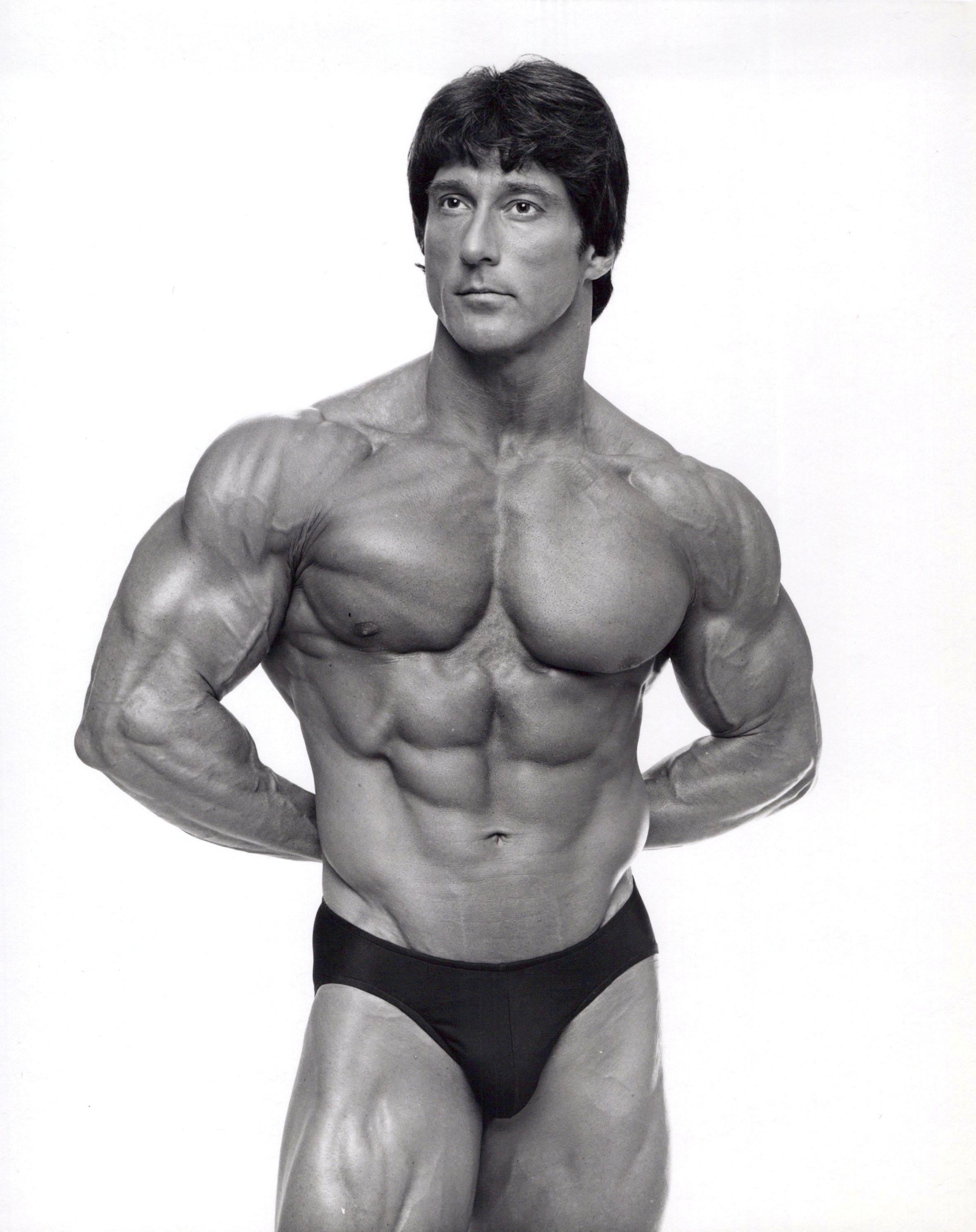 Jack Mitchell Black and White Photograph – Professioneller Bodybuilder und dreimaliger Olympia-Sieger Frank Zane