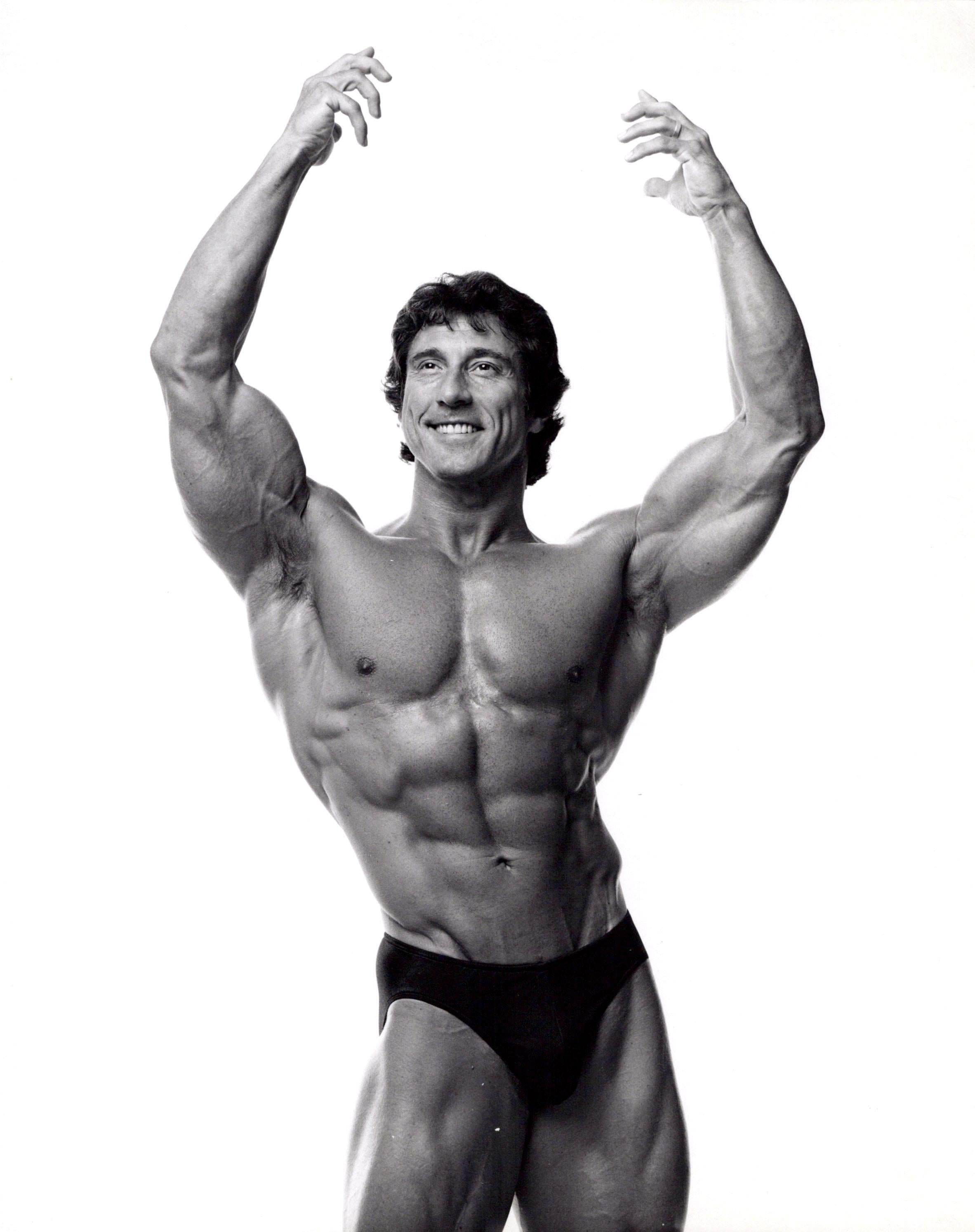 Jack Mitchell Black and White Photograph – Professioneller Bodybuilder und dreimaliger Olympia-Sieger Frank Zane