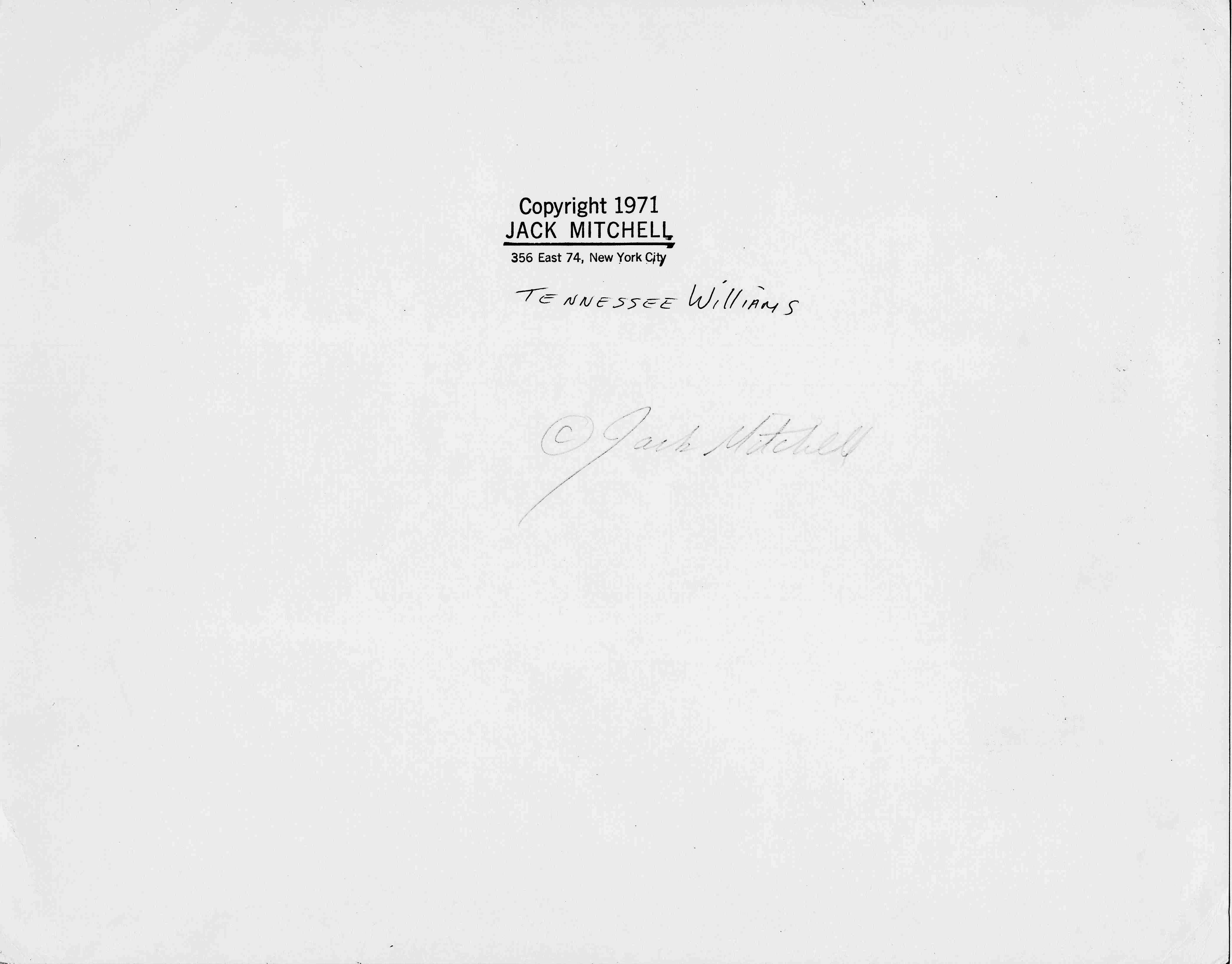 Pulitzer-preisgekrönter Schriftsteller Tennessee Williams, signiert von Jack Mitchell im Angebot 2