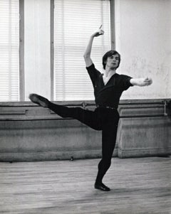 Rudolf Nureyev in dance class