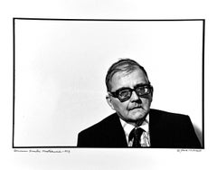 Le compositeur russe Dimitri Shostakovich , signé par Jack Mitchell