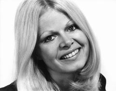 Sally Struthers 'All In The Family' star studio shot, signed by Jack Mitchell