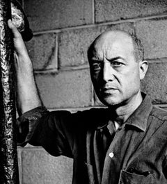 Der Bildhauer Isamu Noguchi in seinem Atelier in New York City