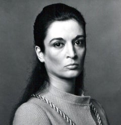 Studioporträt der Bildhauerin Marisol (bekannt unter dem Namen Maria Sol Escobar)