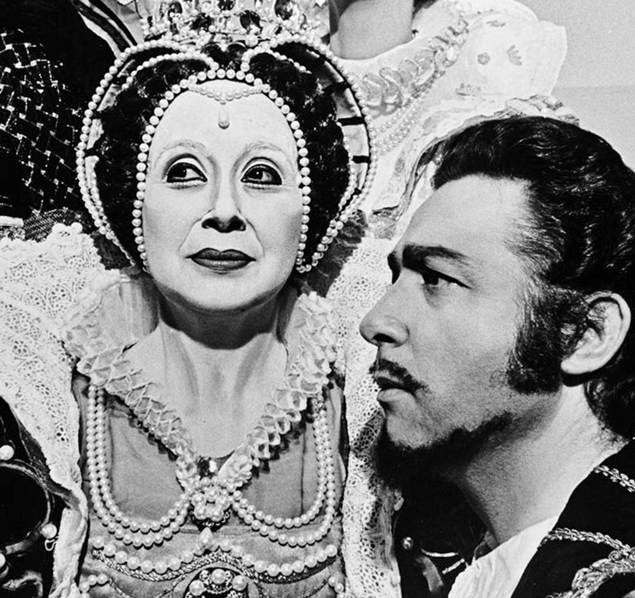 Soprano Beverly Sills und komplettes Kleid in „Roberto Devereux“ in der NYC Opera gegossen – Photograph von Jack Mitchell