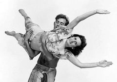 Trisha Brown et Lance Grier dansant « Set and Reset », signé par Jack Mitchell
