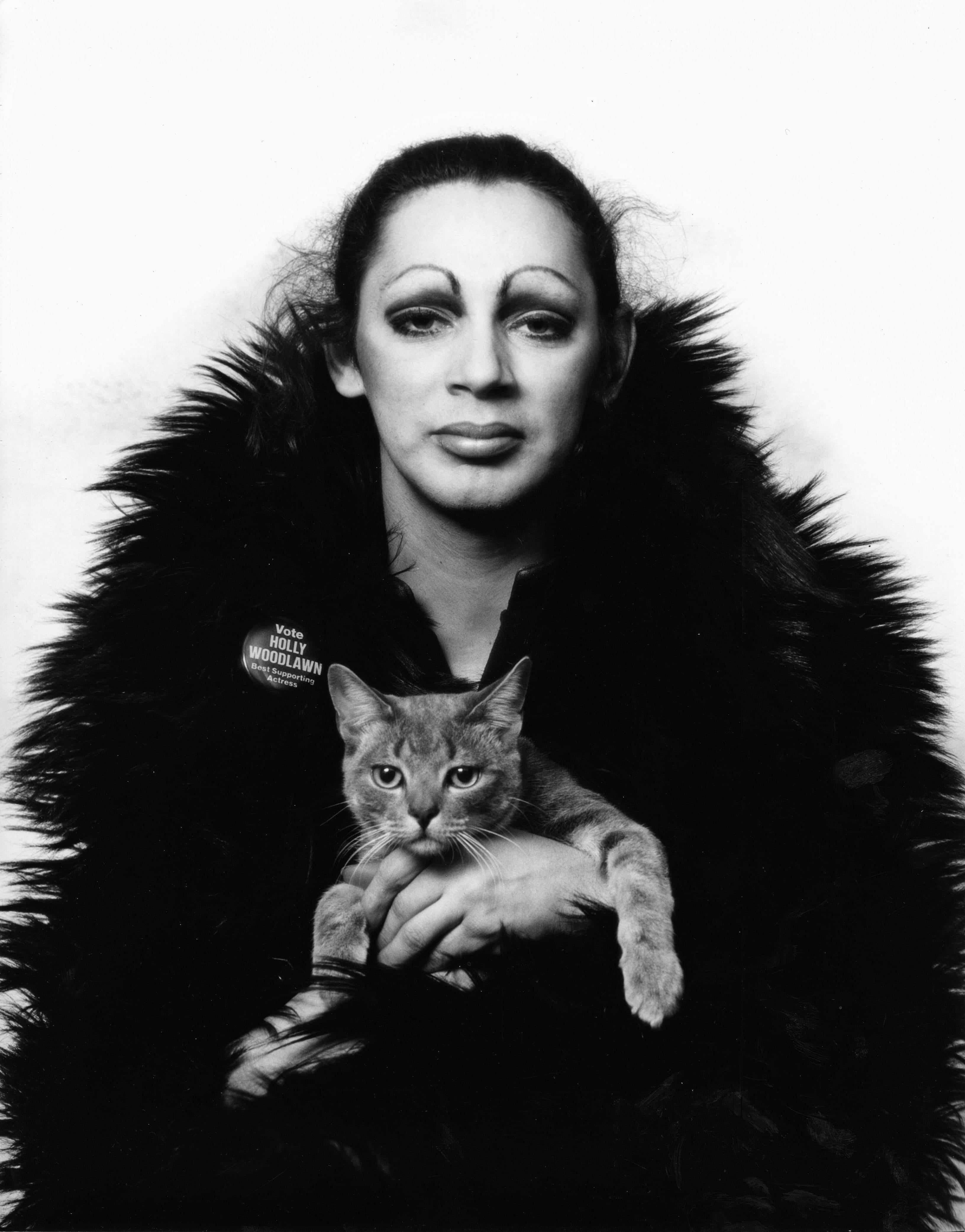 Warhol Superstar Holly Woodlawn mit Nik, signiert von Jack Mitchell 